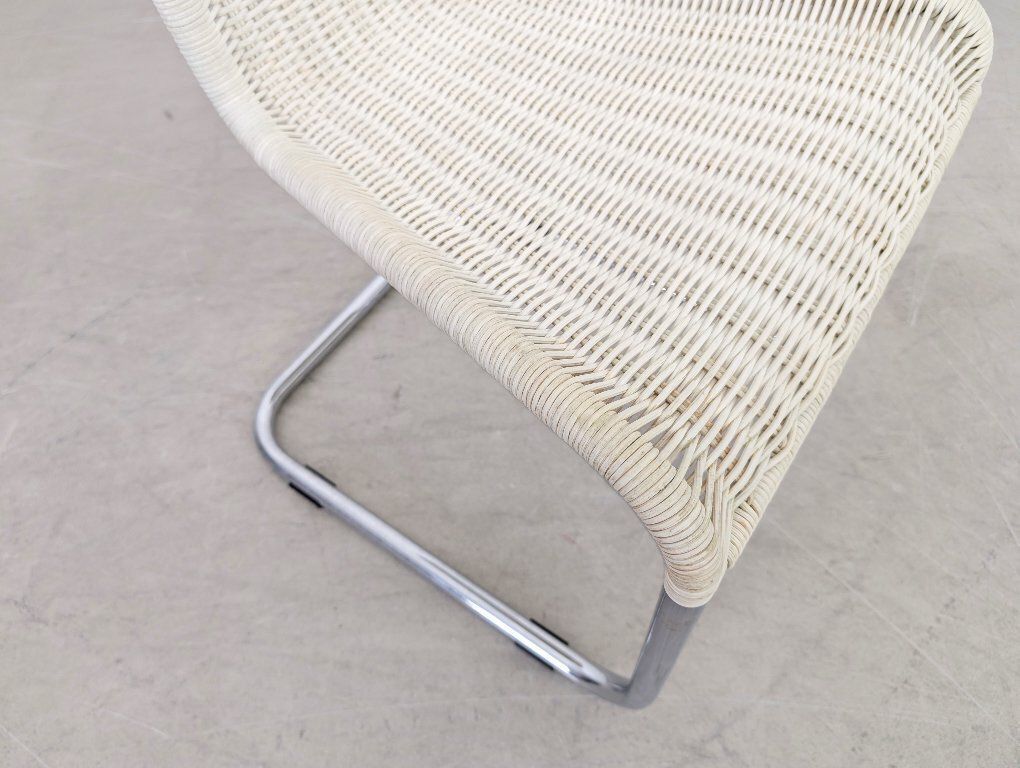 photo vinterior Lot de 5 chaises cantilever Tecta B20 beige clair, par Jean Prouvé