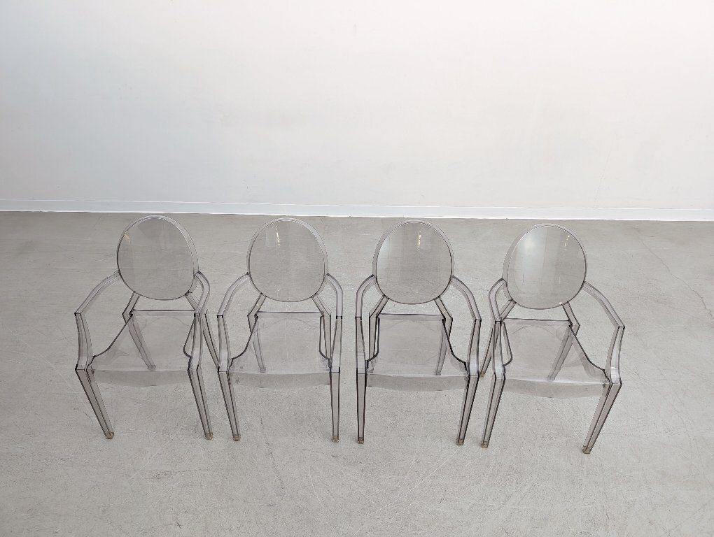 Set Van 4 Stapelbare Kartell Ghost Chairs, Ontwerp Philippe Starck photo Meubels
