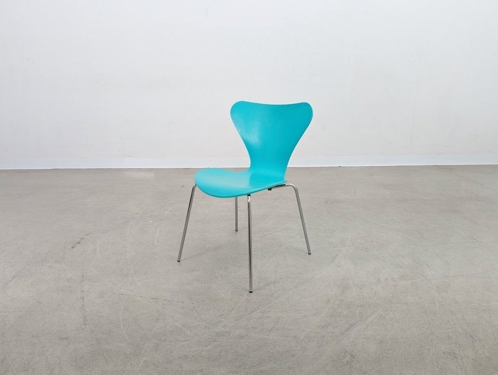 Chaise Fritz Hansen Series 7 turquoise 3107, par Arne Jacobsen photo vinterior
