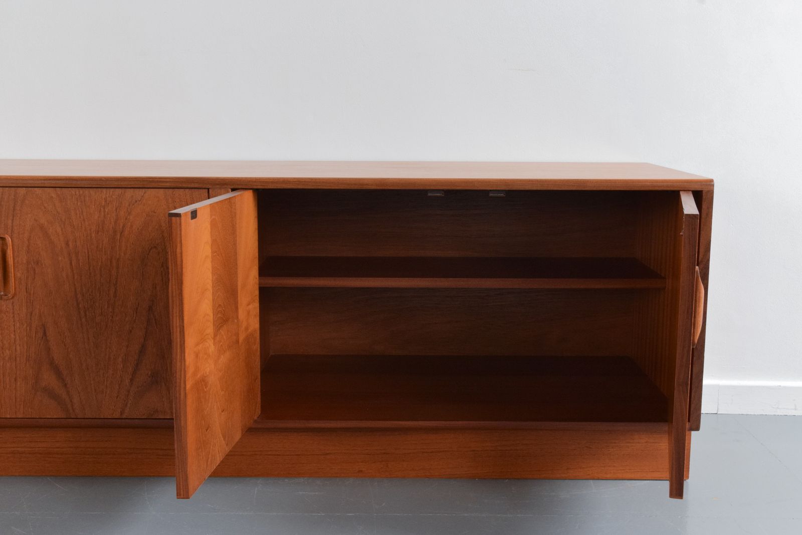 photo vinterior Vintage Teak G Plan Fresco Low Sideboard