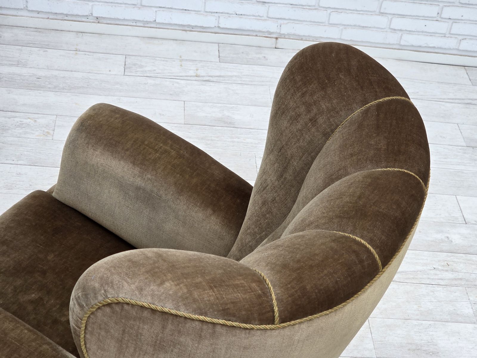 photo vintage 1960s, Danish Relax Armchair, Dark Green Furniture Velour, Ash Wood.