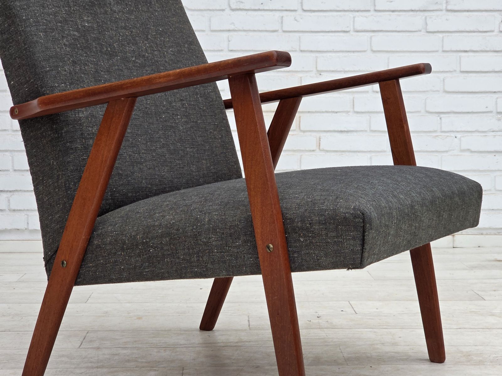 Ca. jaren 1970, Deense fauteuil met hoge rug, meubelstof, teakhout. photo for sale