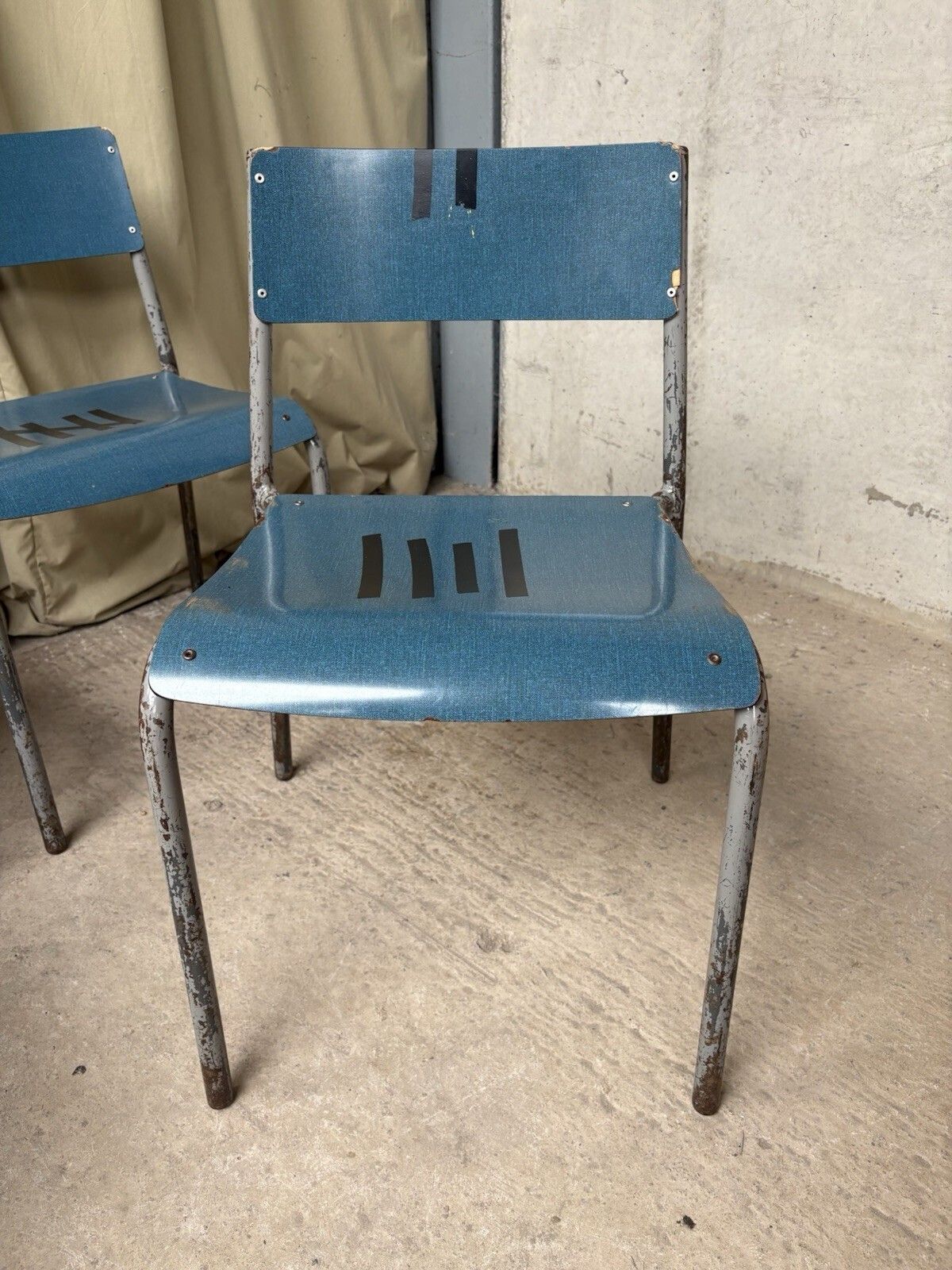 photo furniture Vtg Mid Century Industrial Metal Set Of 4 Stacking Dining Chairs Retro R1202
