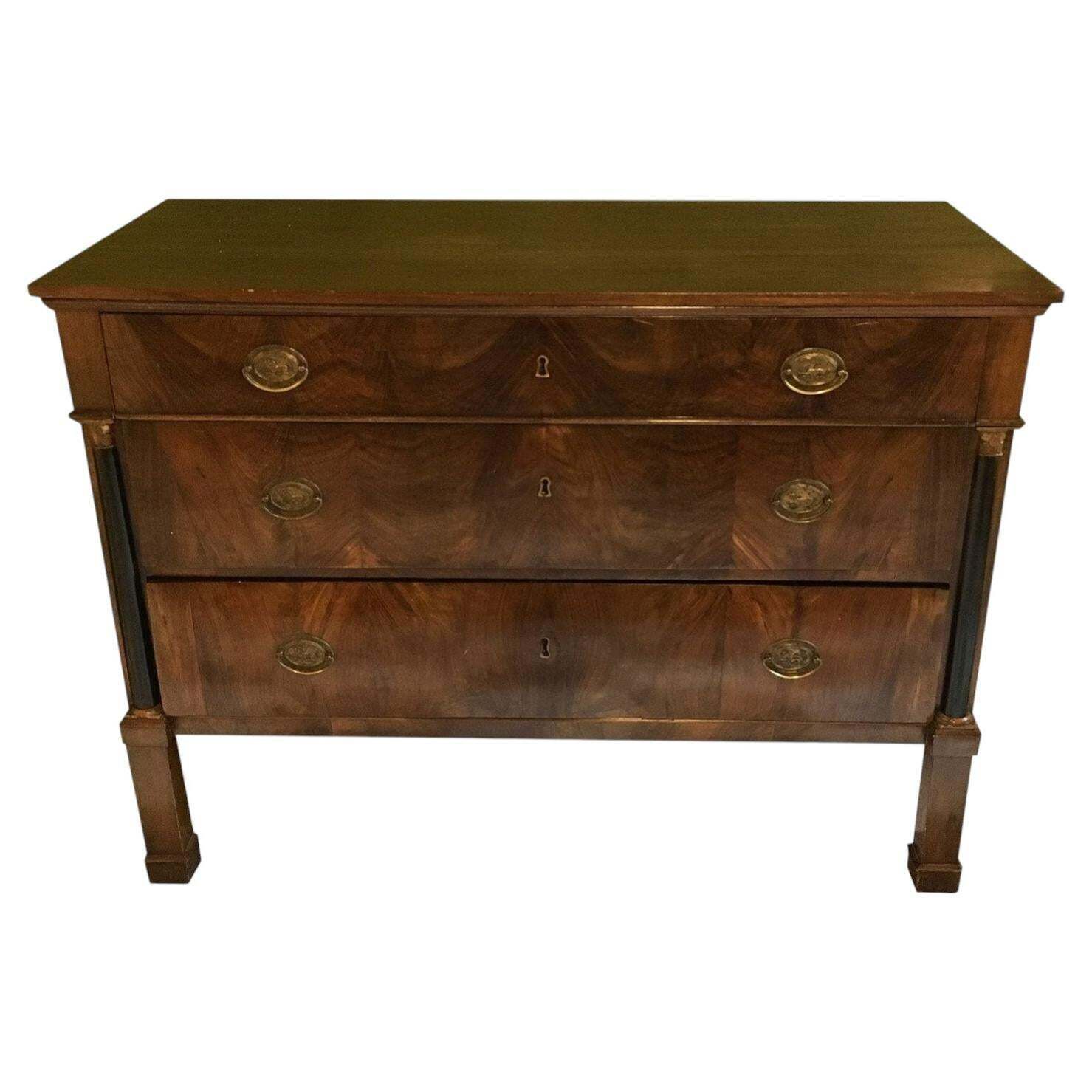 Commode Empire en noyer avec poignées en bronze, Italie, XVIIIe siècle