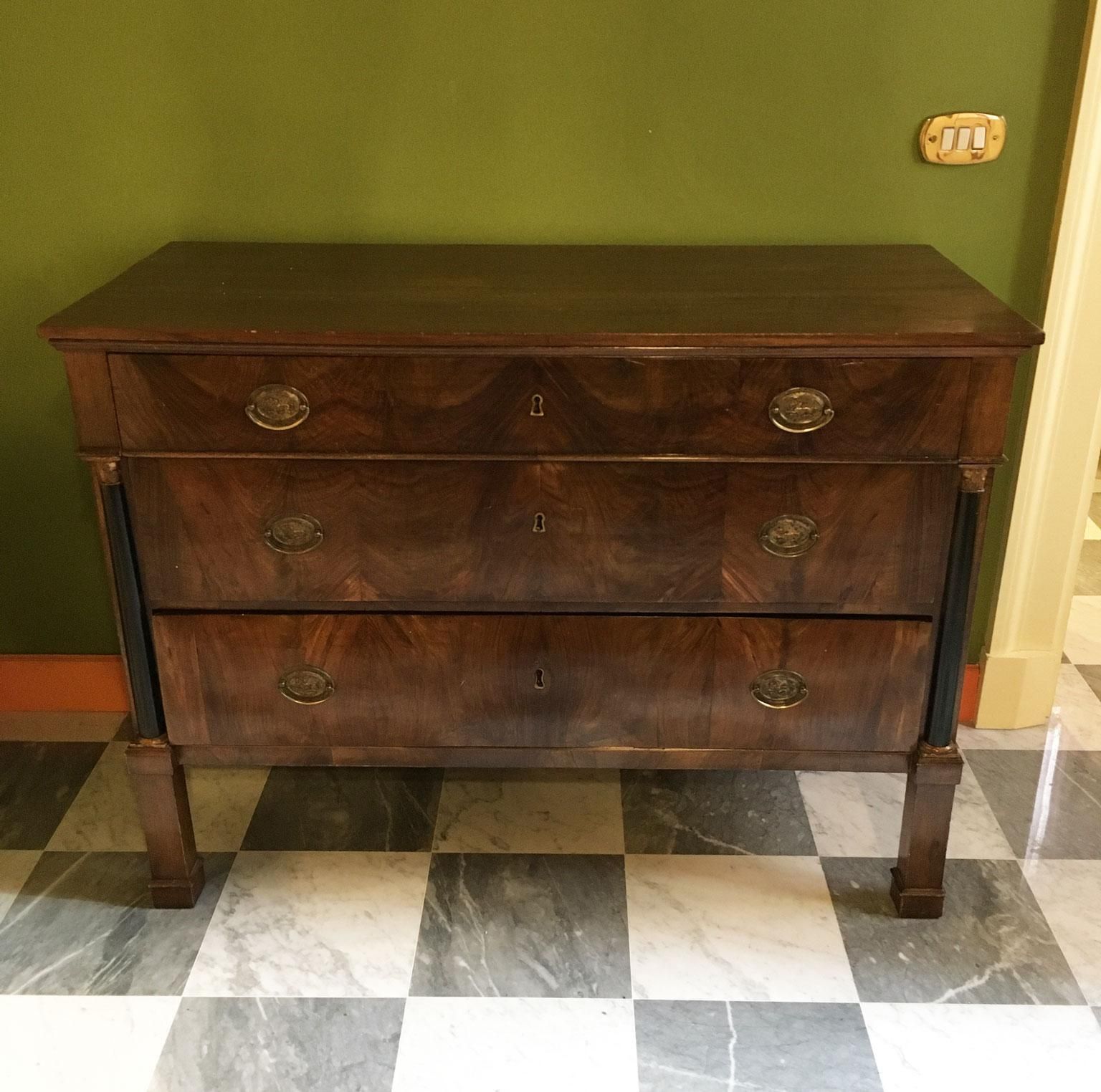 Commode Empire en noyer avec poignées en bronze, Italie, XVIIIe siècle photo furniture