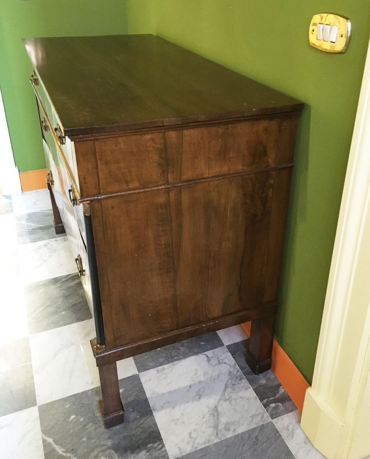 Mobilier Commode Empire en noyer avec poignées en bronze, Italie, XVIIIe siècle photo