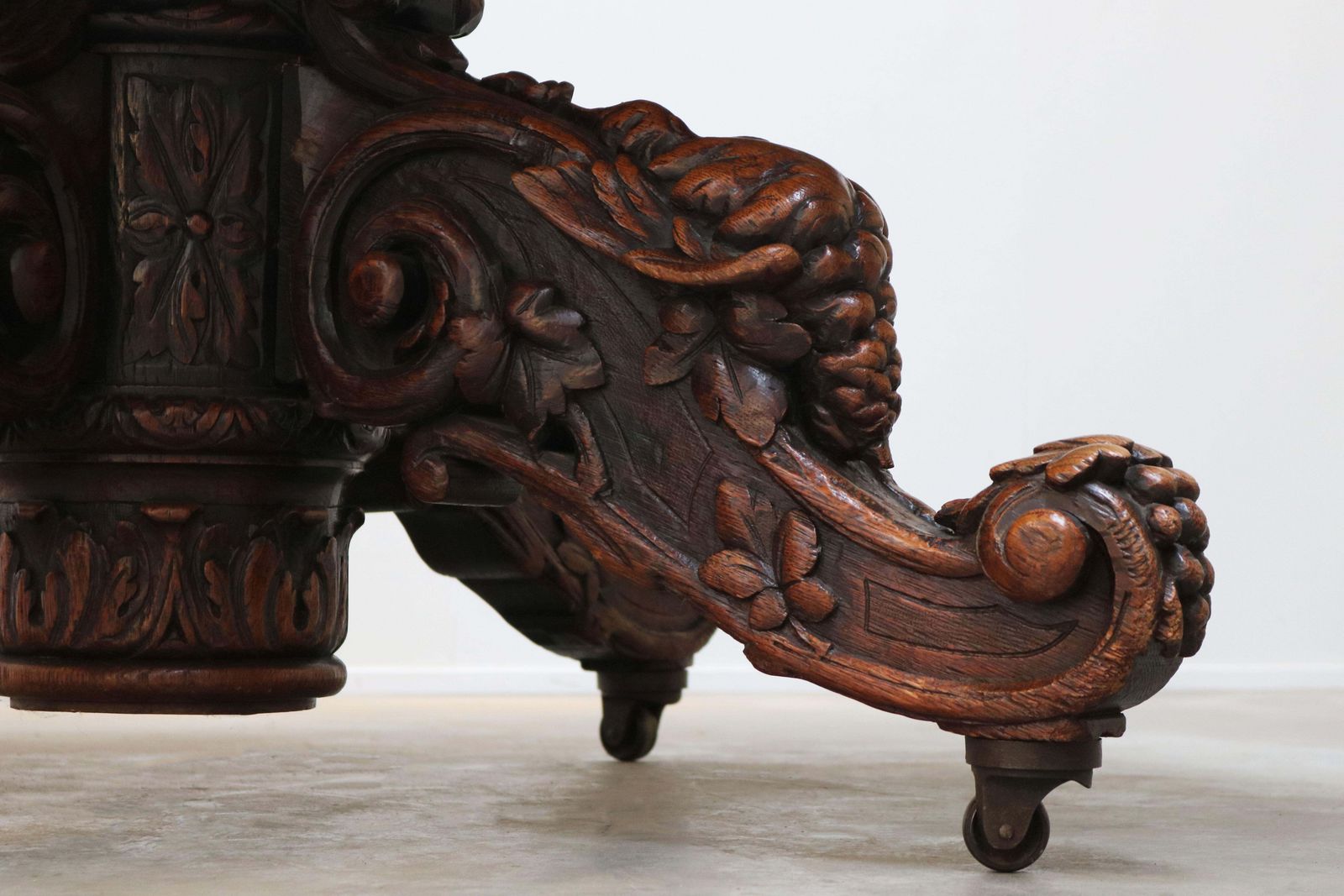 6168.0 Table à manger ovale de chasse d'époque, chêne, style Forêt-Noire, XIXe siècle photo