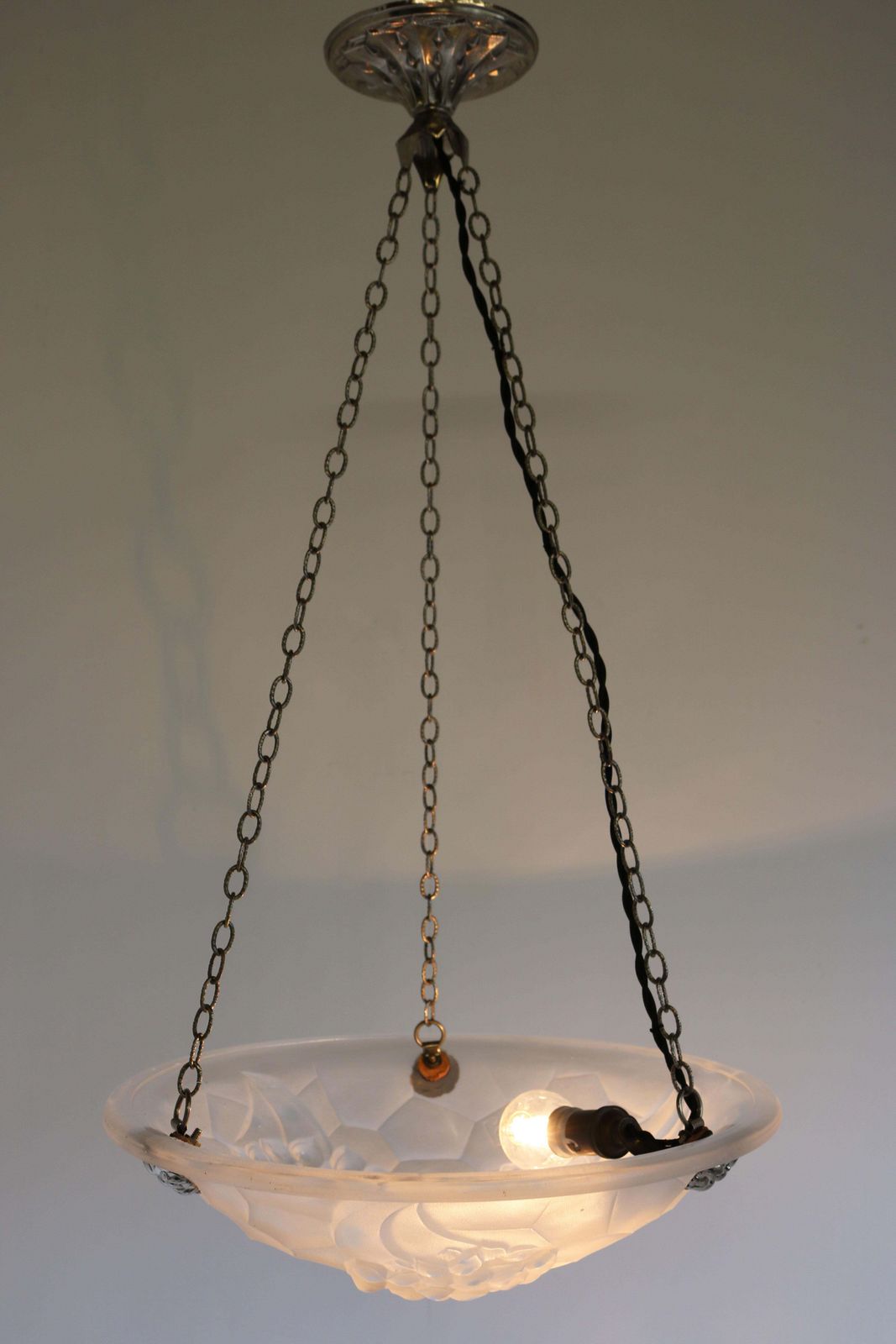 photo for sale Lustre Art déco d'époque, verre blanc, par David Gueron Degue