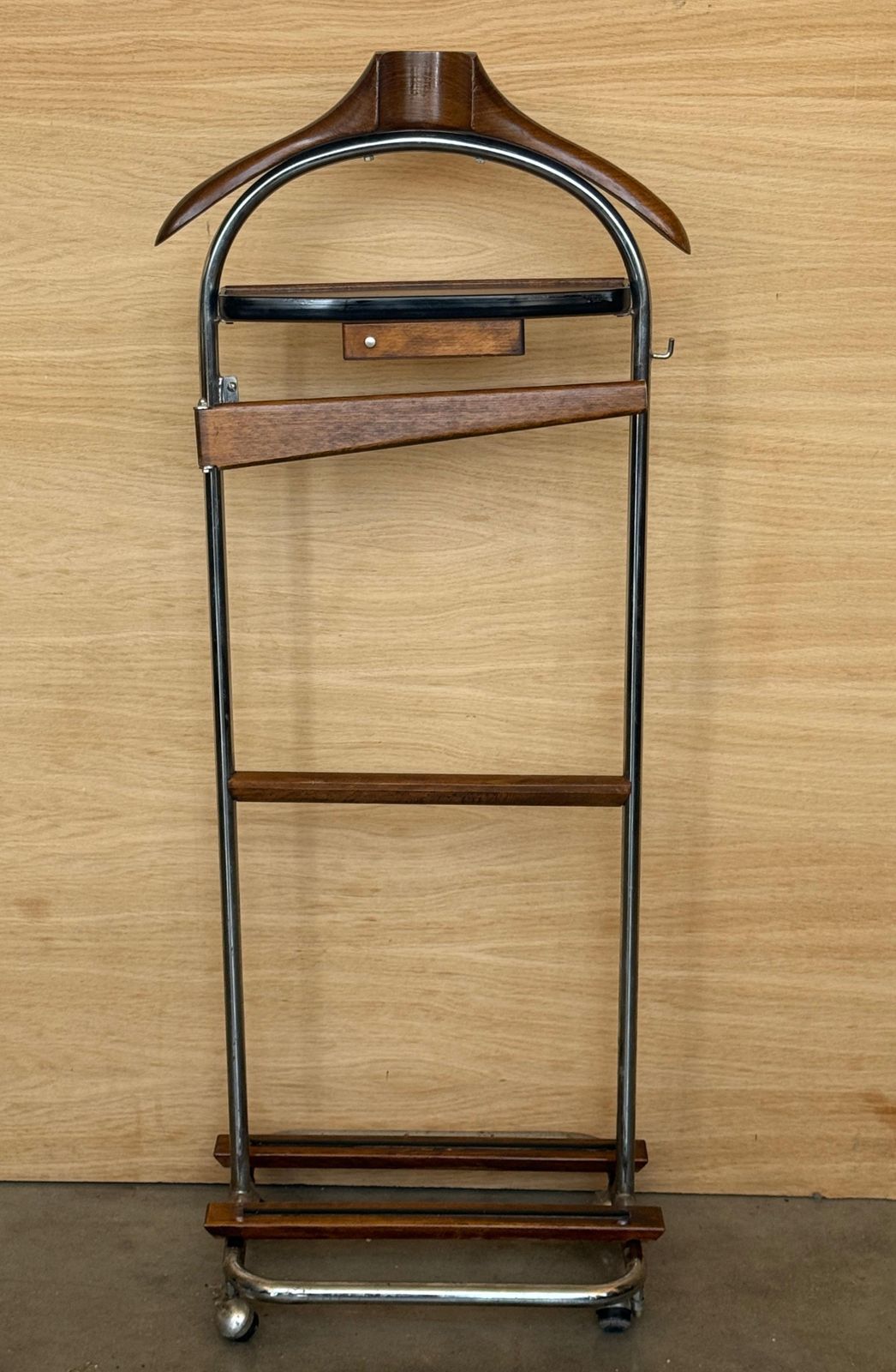Valet de chambre en hêtre et laiton, dans le style de Ico Parisi photo furniture