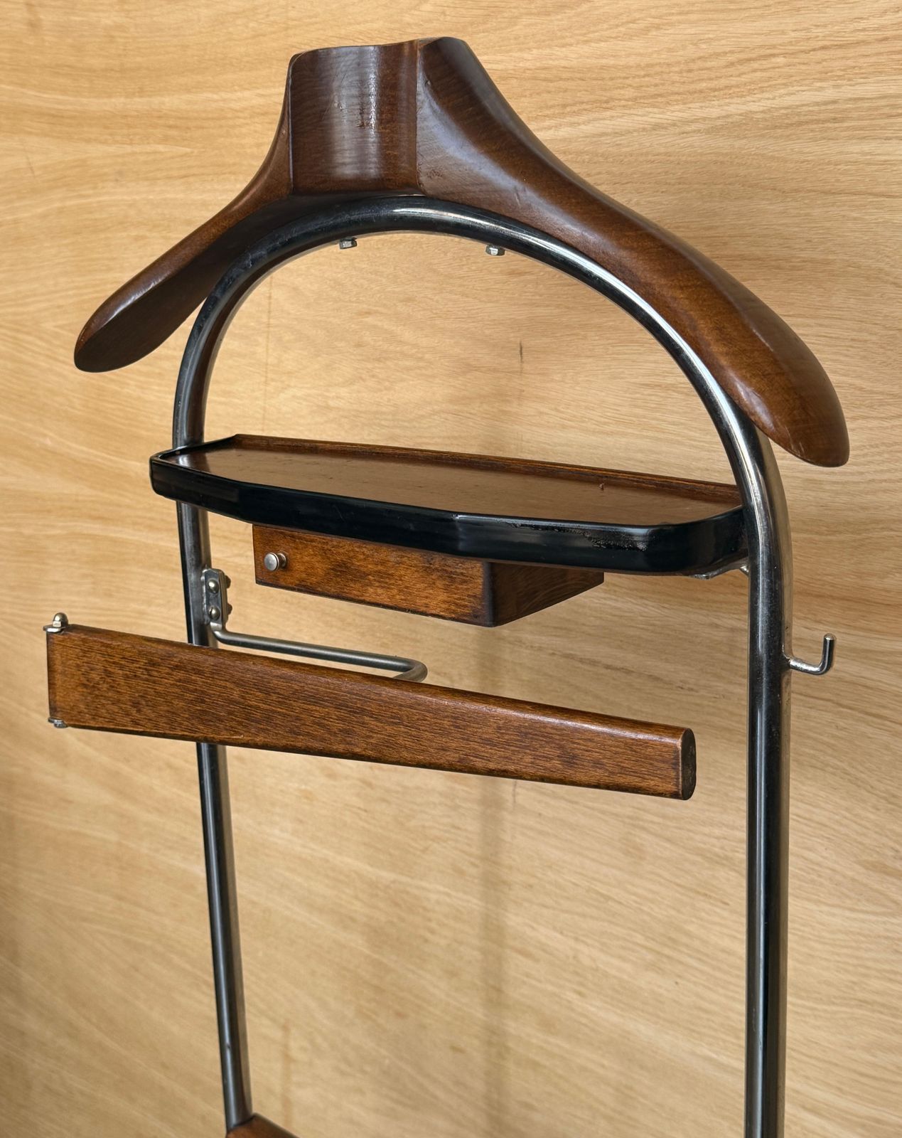 Valet de chambre en hêtre et laiton, dans le style de Ico Parisi photo vintage