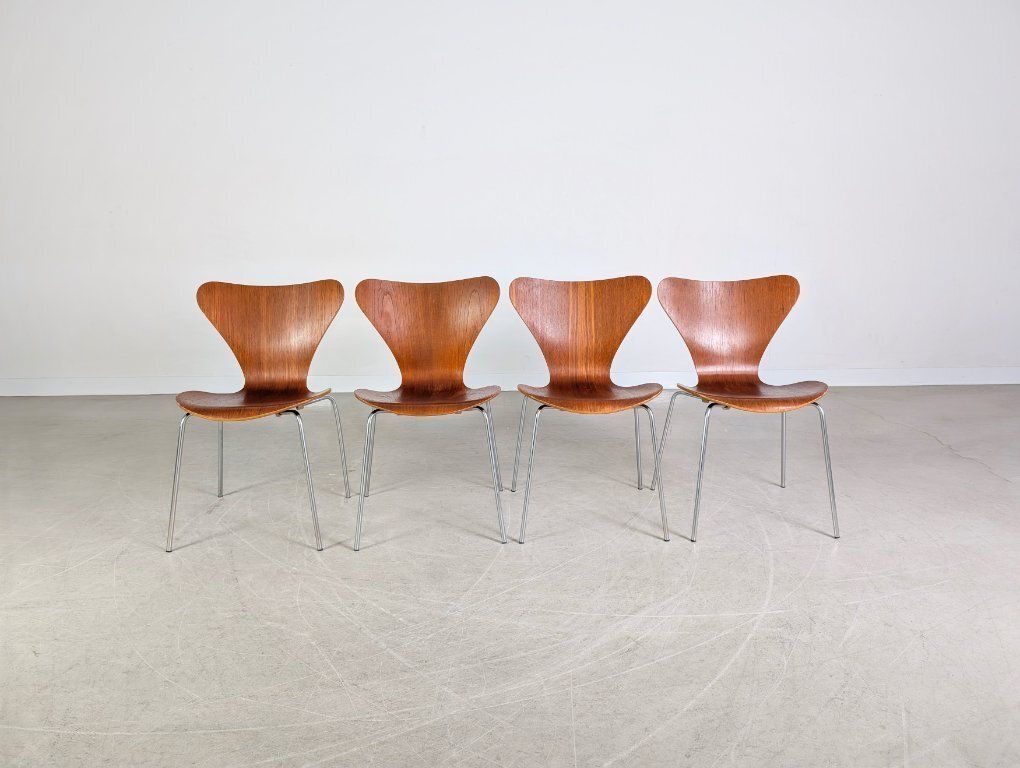 Lot de 4 chaises mid-century Fritz Hansen modèle 3107 en teck, par Arne Jacobsen photo furniture