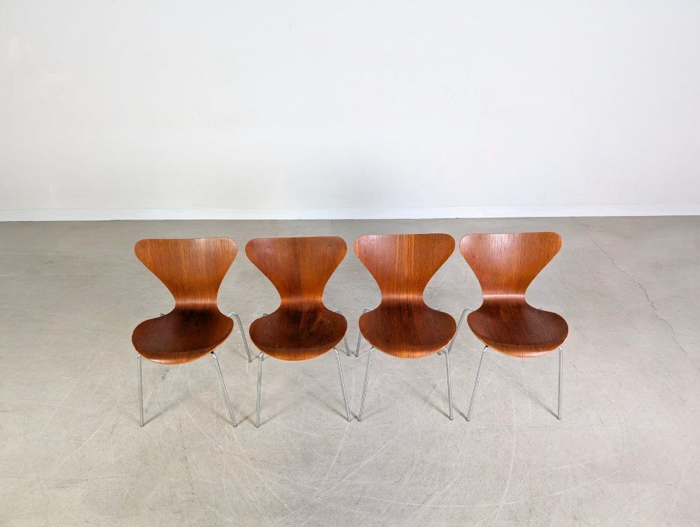 Lot de 4 chaises mid-century Fritz Hansen modèle 3107 en teck, par Arne Jacobsen photo Mobilier