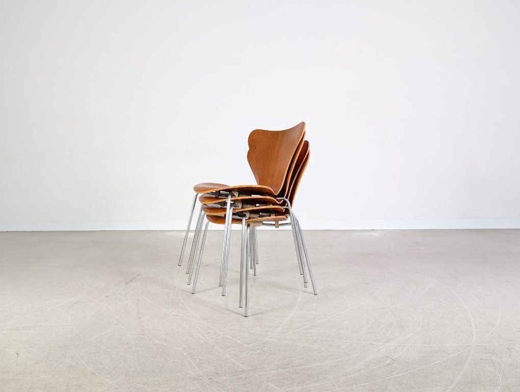 Lot de 4 chaises mid-century Fritz Hansen modèle 3107 en teck, par Arne Jacobsen photo 1544.0