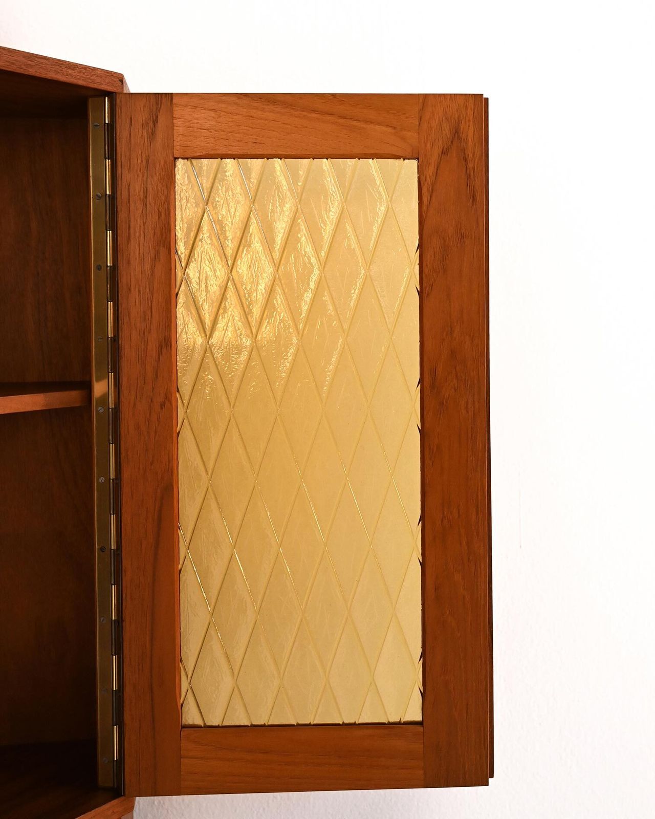 Mid-Century teakhouten hoekenkast, ca. jaren 1950 photo Meubels