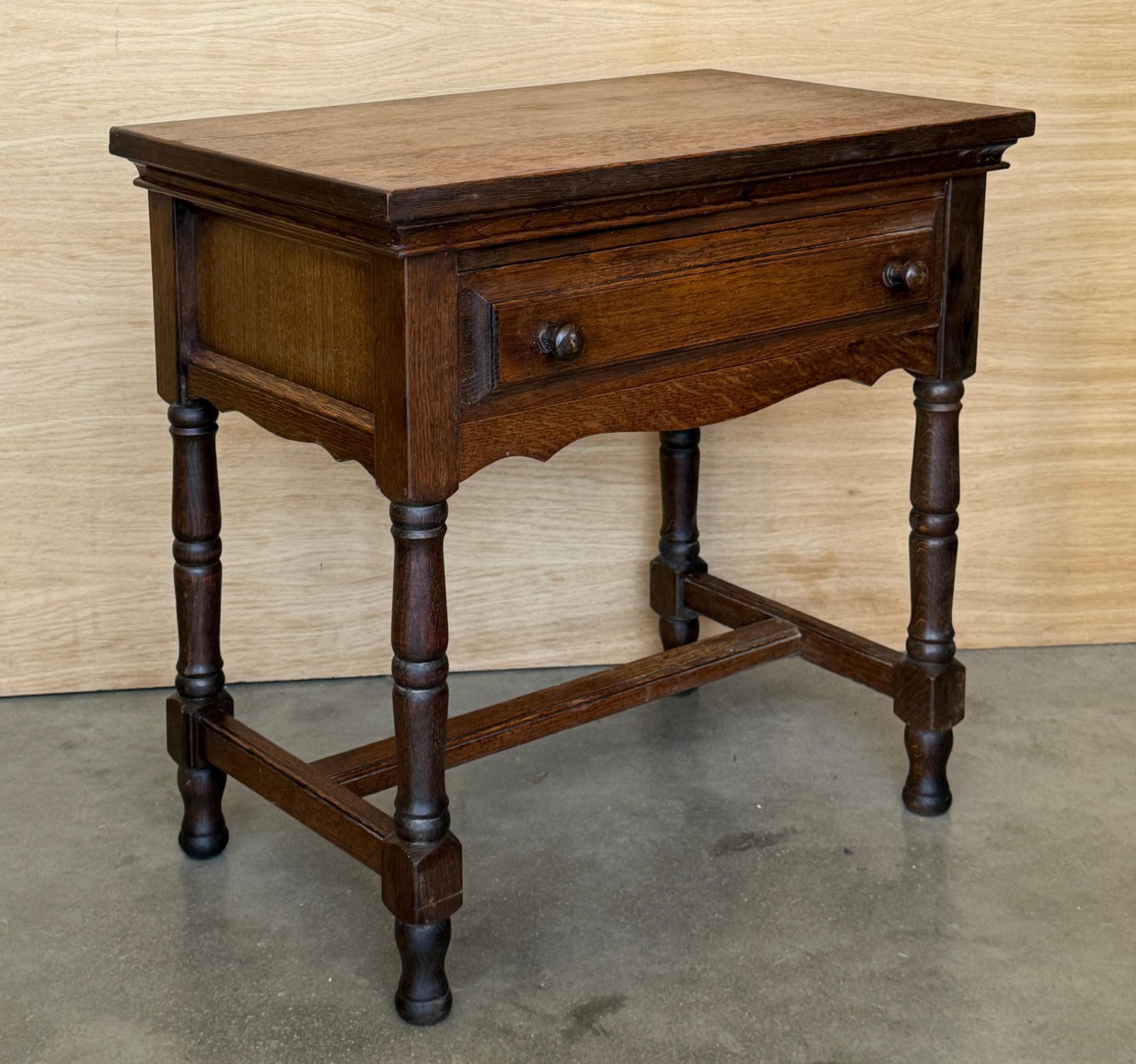 photo furniture Spsnidh Pair Of Classic Nightstands In Carved Fine Wood