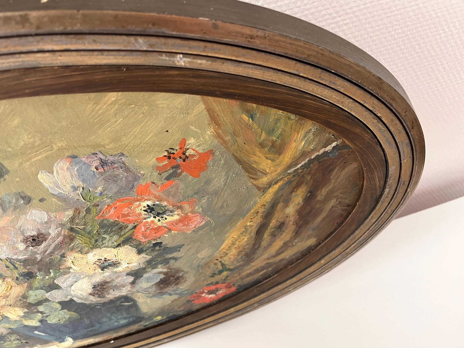 Art Original 1930s Art Deco Still Life In Oil On Panel "Roses And Poppies", Oval Wooden Frame, French Antique Still Life Painting photo