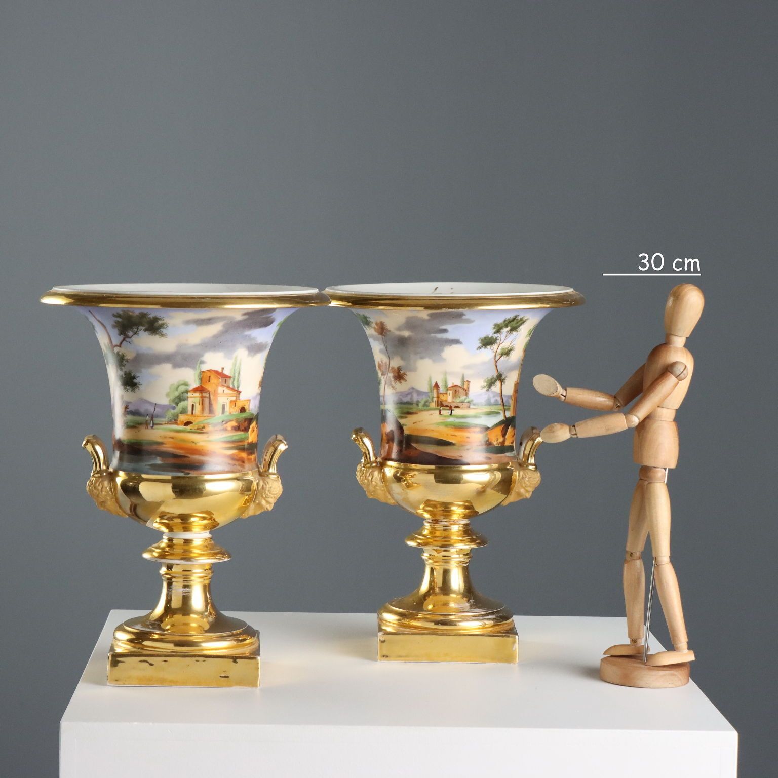 Antieke Vazen Beschilderd en Gedecoreerd Porselein Frankrijk 19e Eeuw photo furniture