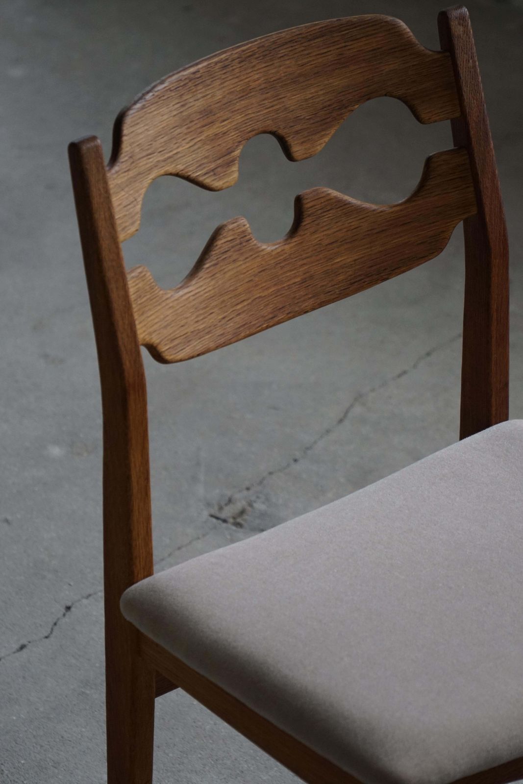 photo vintage Set Of 6 Henning Kjærnulf “Razorblade” Dining Chairs In Oak & Mohair, 1960s