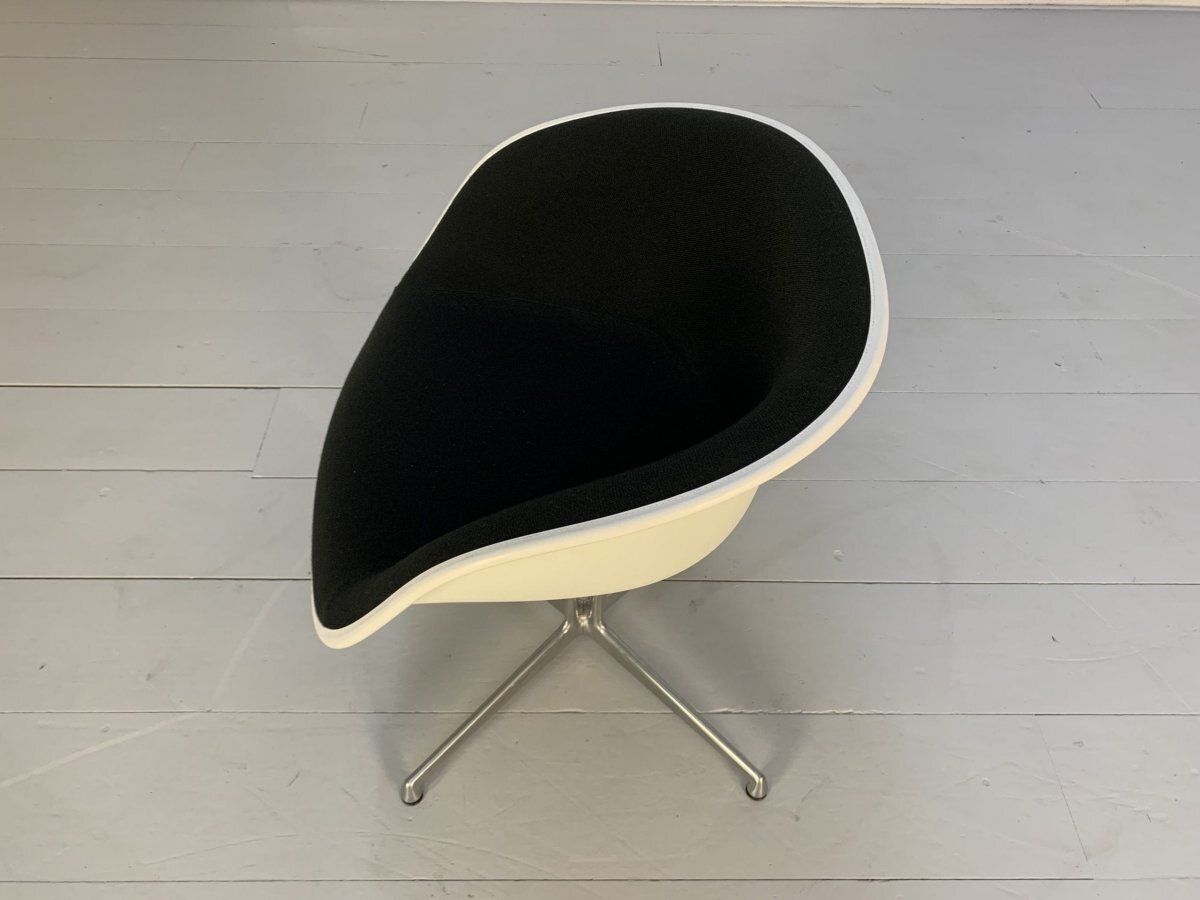 2350.0 Vitra La Fonda Eames Chair & Marble Table   In Black Hopsack photo