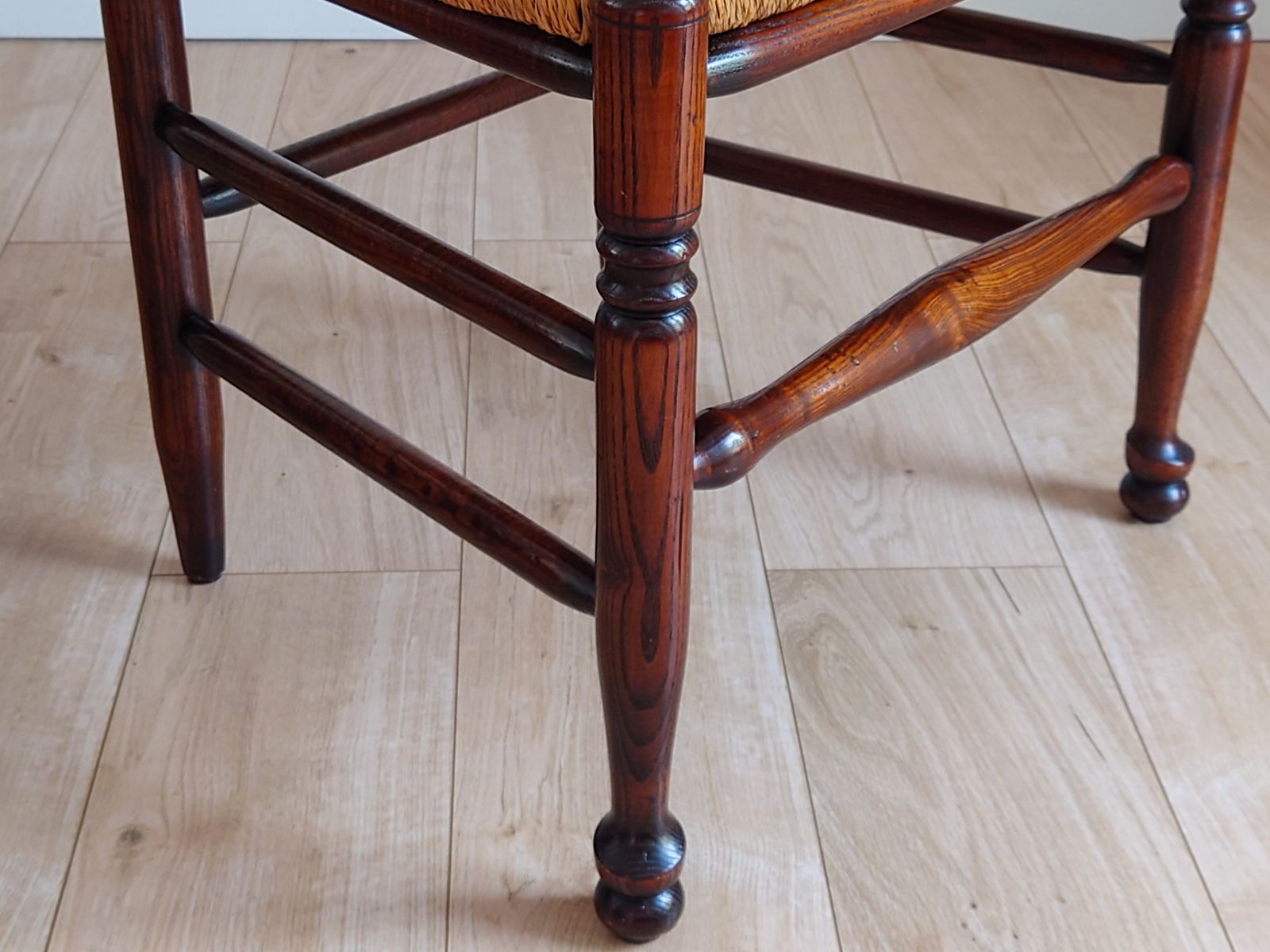 Vintage Set Of 8 English Country Farmhouse Spindle Back Chairs With Rush Seats photo for sale