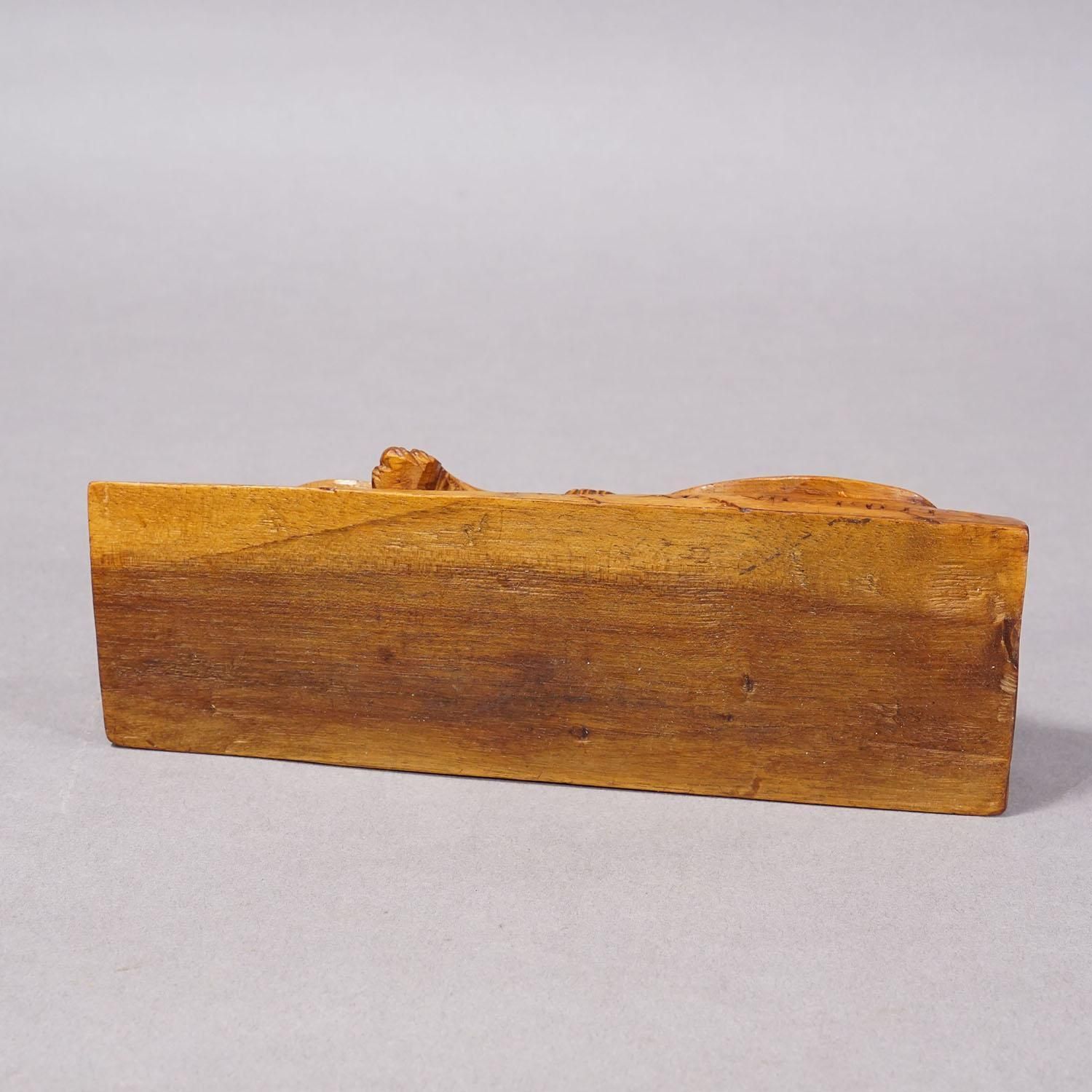 Antiek Zwitsers gesneden leeuw met heraldisch schild, Luzern, ca. 1900 photo vinterior