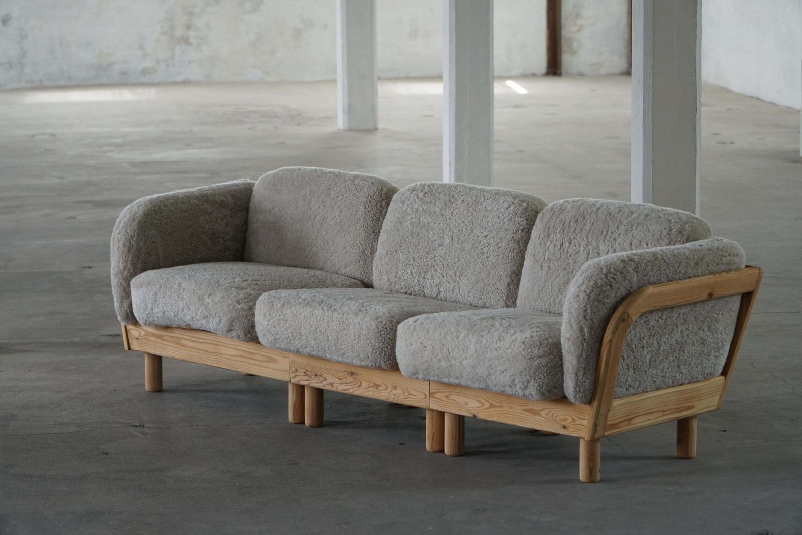 photo vintage Danish Modern, Three Seater Sofa In Pine & Lambswool, Late 20th Century, 1980s