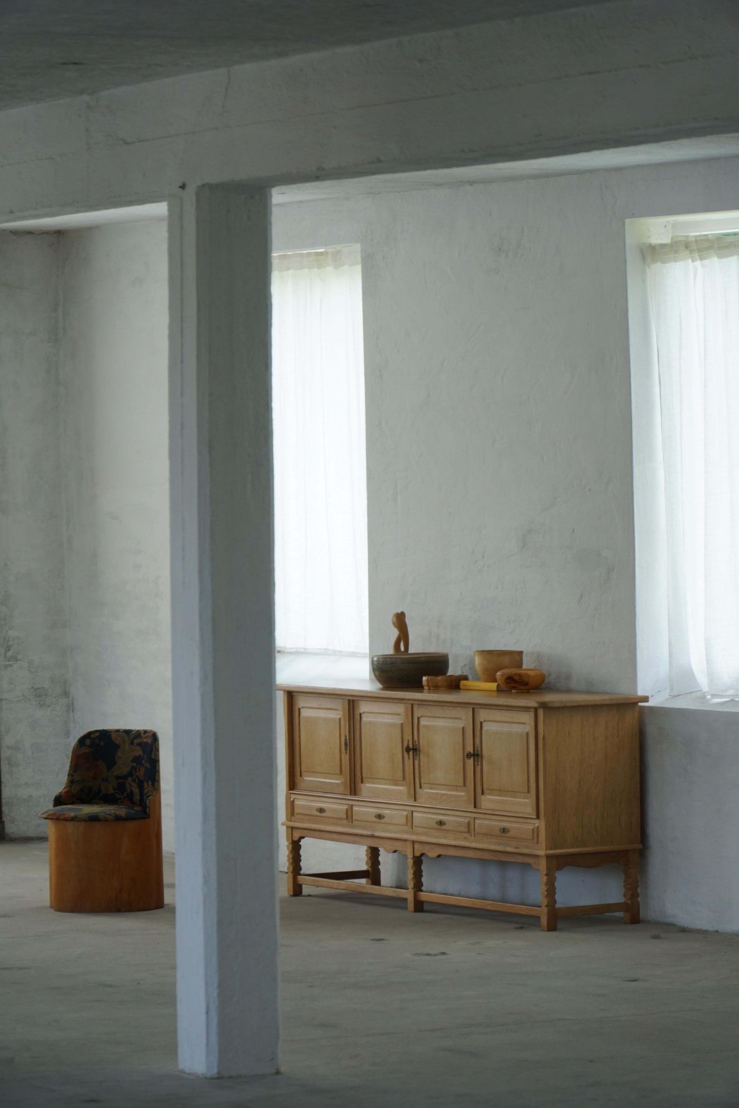 Low Brutalist Sideboard In Oak, Danish Mid Century, Henning Kjærnulf, 1960s photo vinterior