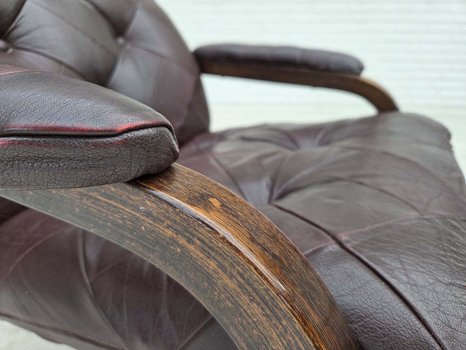 Ca. jaren 1970, Scandinavische fauteuil, bruin meubelleer, gebogen hout. photo buy