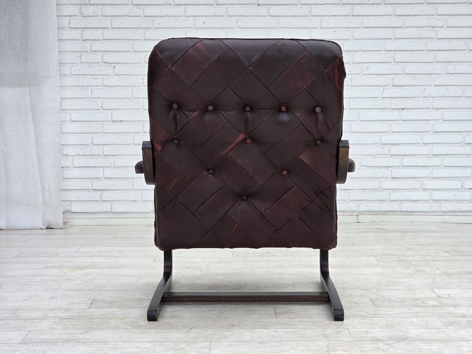 photo vinterior 1970s, Scandinavian Armchair, Brown Furniture Leather, Bent Wood.