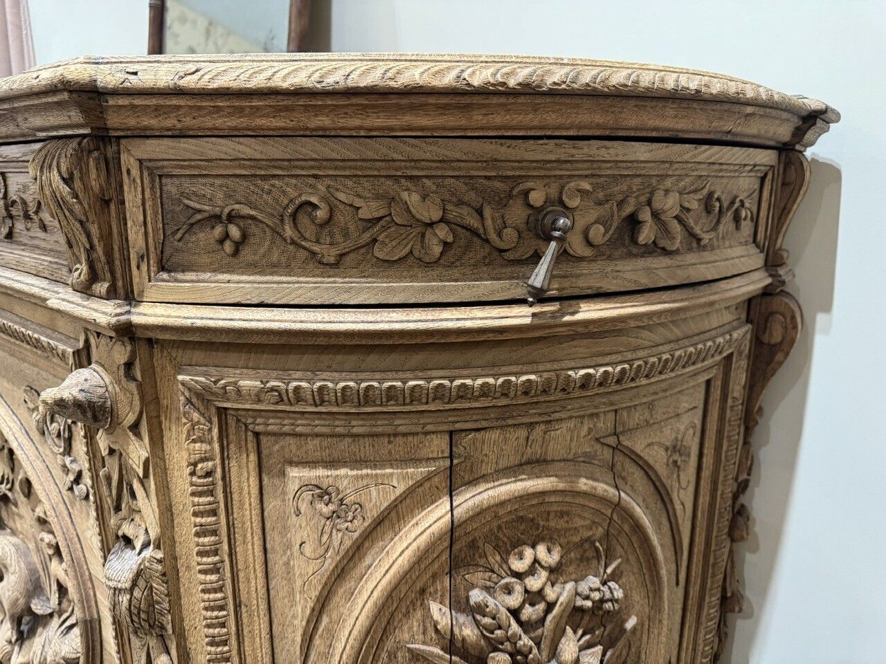 photo vinterior Wonderful Rare French Oak Hunting Sideboard