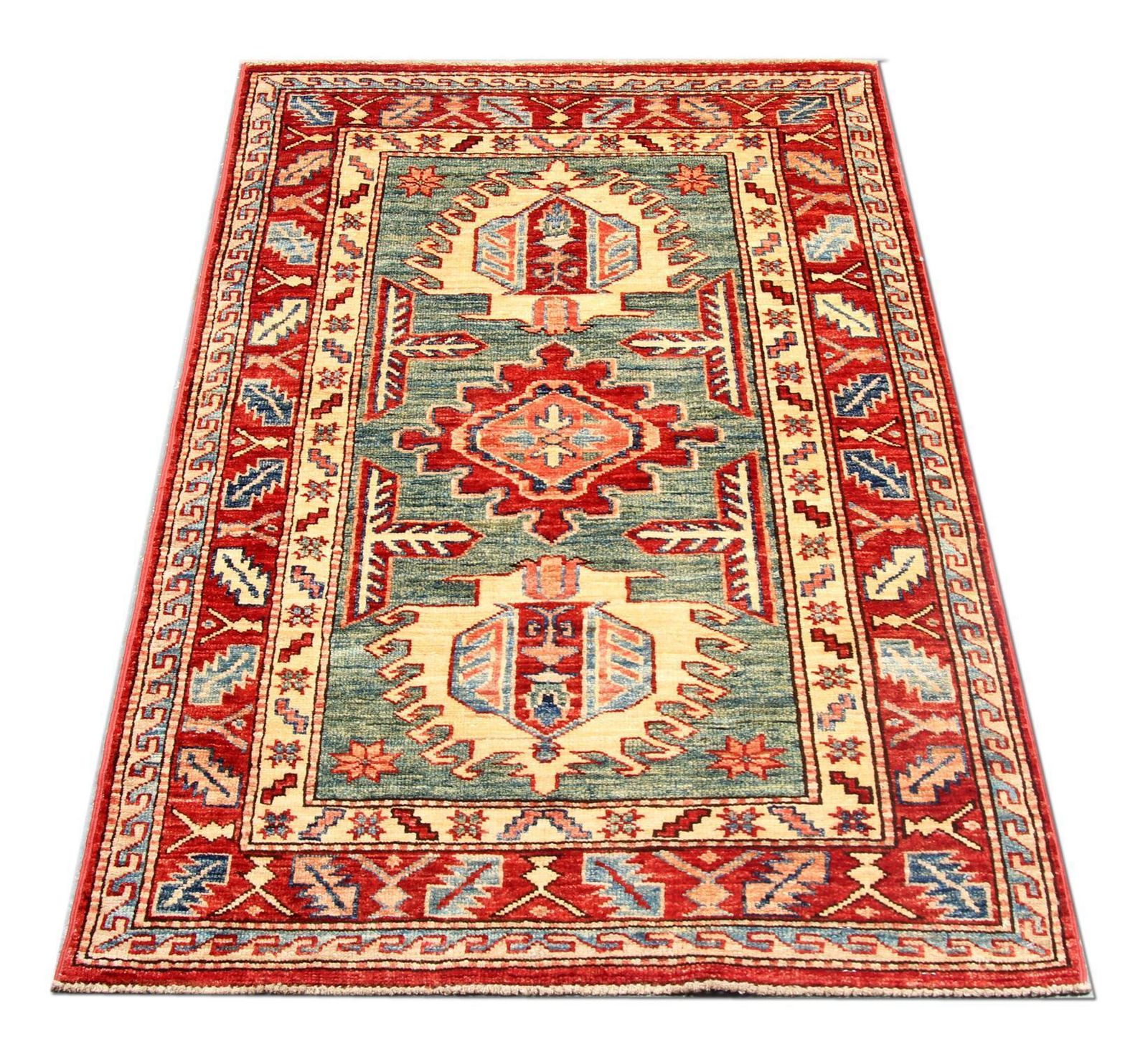 Tapis oriental vert à motifs géométriques, fait main, coloris jaune. photo for sale