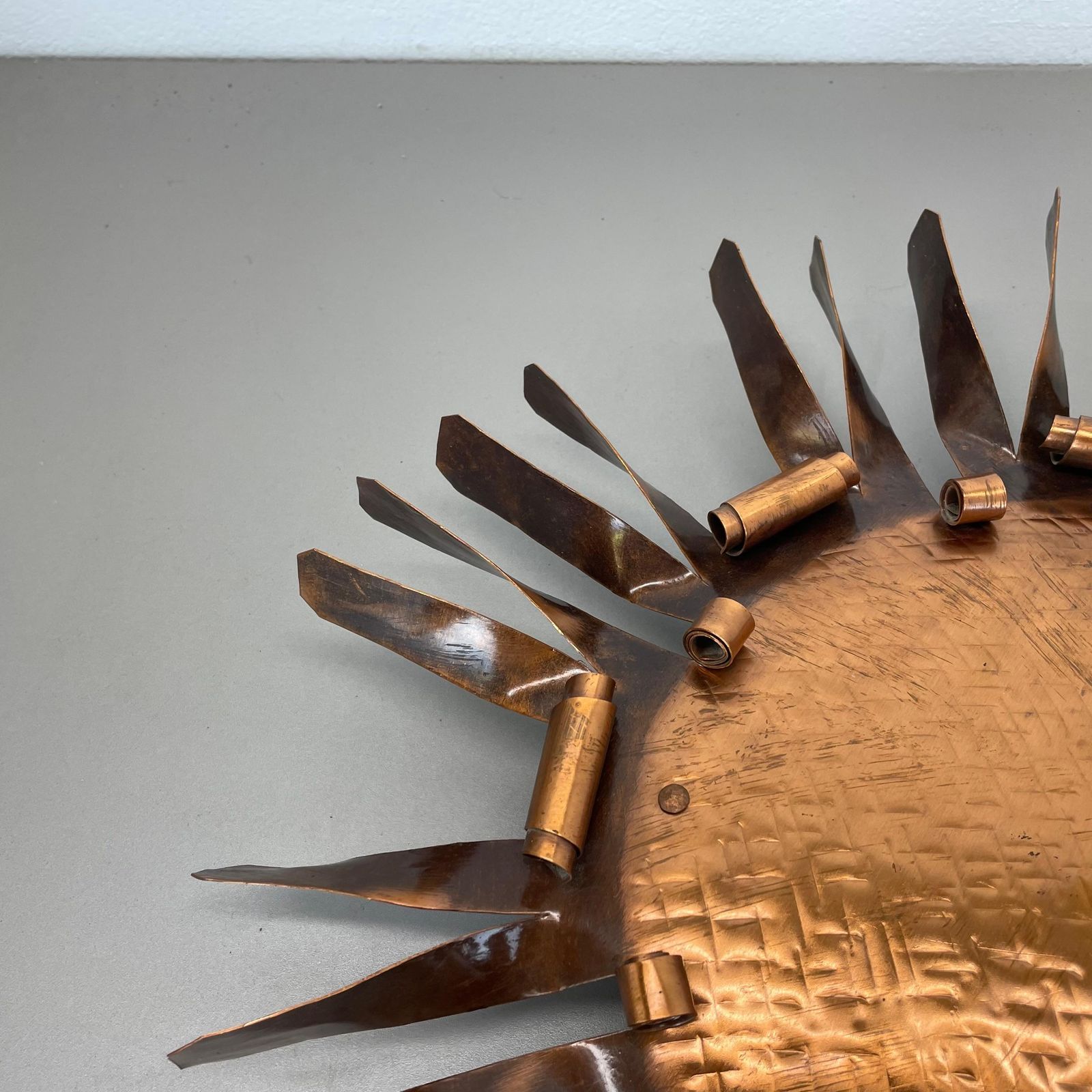 Large 50cm Solid Copper Stilnovo Style Sunburst Theatre Wall Light , Italy 1950s photo vinterior