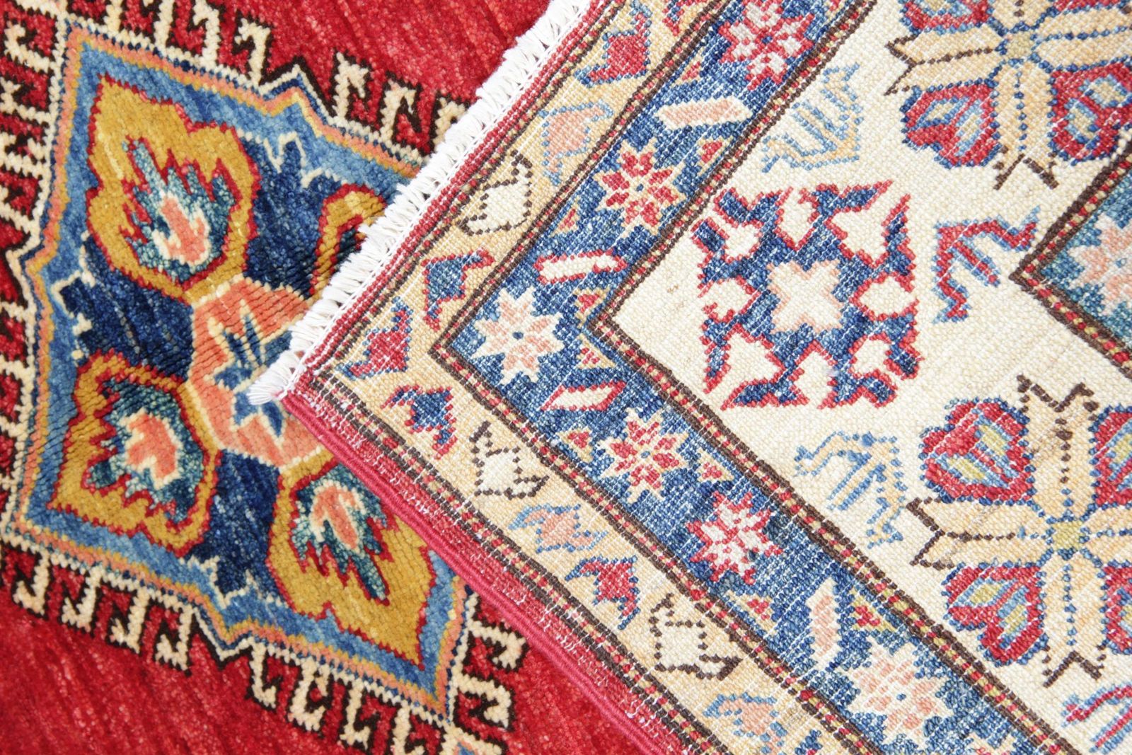 Tapis orientaux géométriques rouges, tapis fait main ivoire. photo vinterior