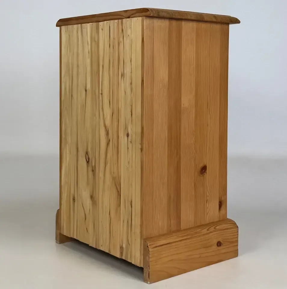 Vintage 20th Century Pair Of Pine Bedside Cabinets photo vinterior