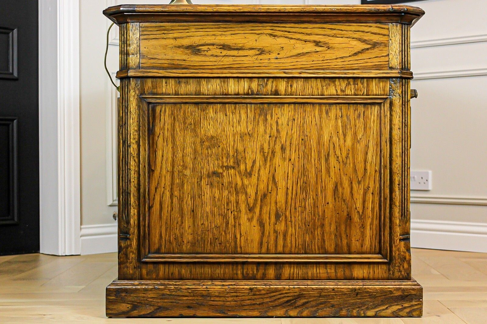photo vinterior Large Antique Style Solid Oak Twin Pedestal Partners Leather Top Writing Desk