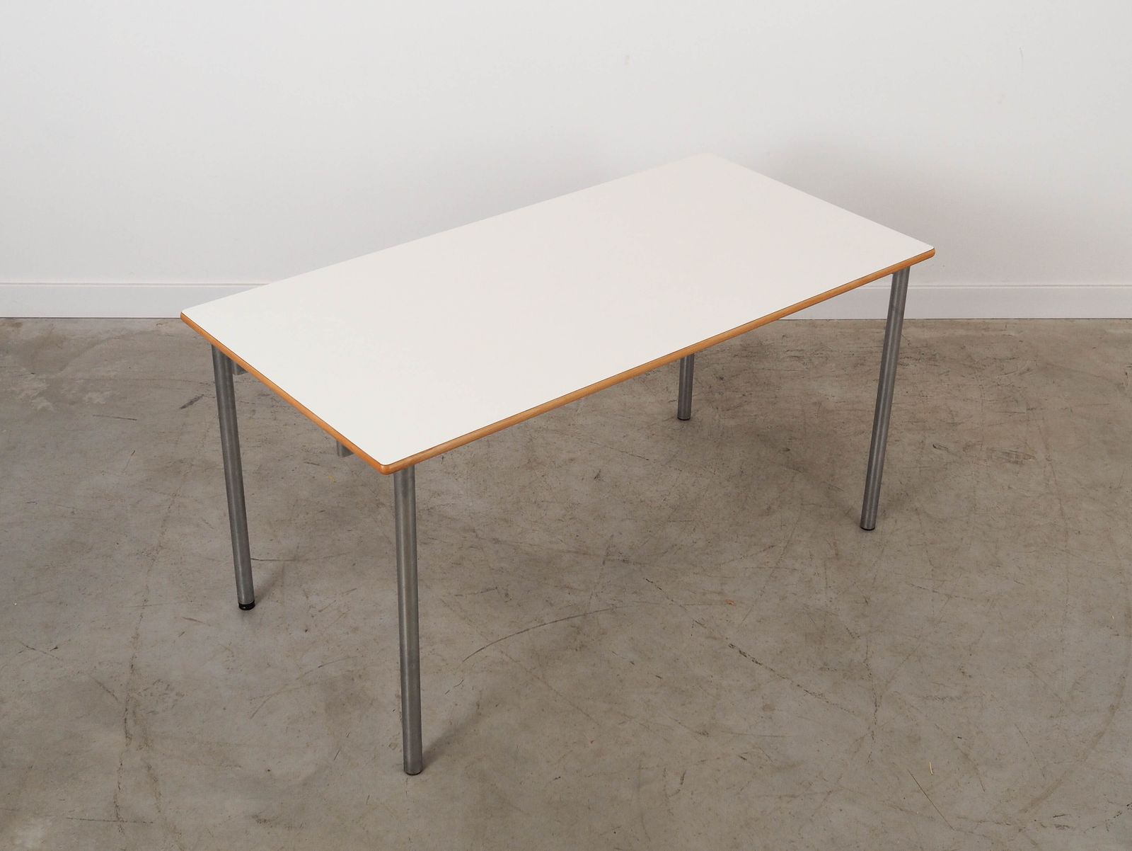 Gelamineerde tafel, Deens design, 2000, geproduceerd door Randers Møbelfabrik photo furniture