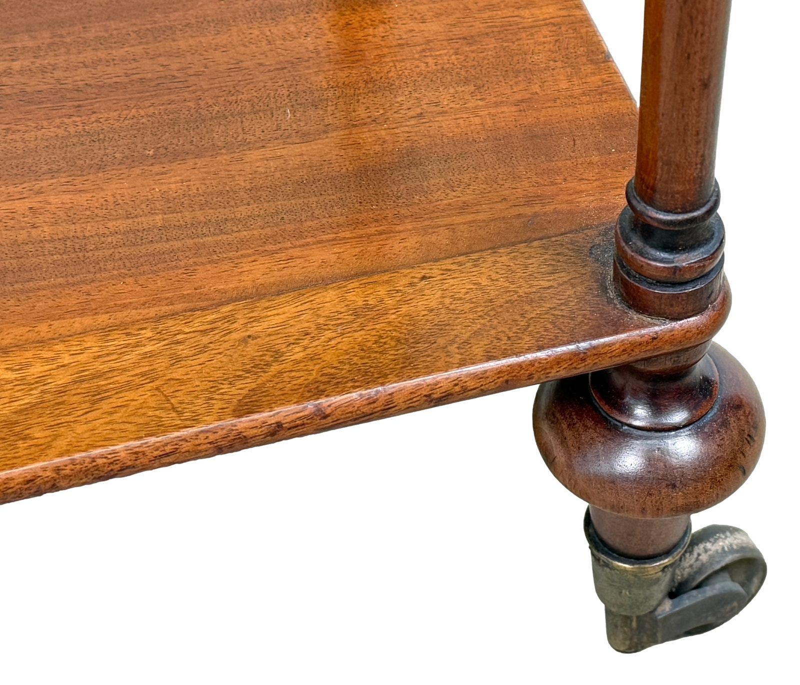 photo vinterior Regency mahoniehouten kleine whatnot étagère, begin 19e eeuw (Engeland, ca. 1820)