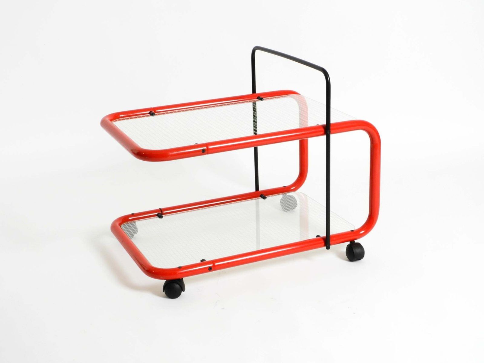Italiaanse postmoderne serveerwagen of barcart uit de jaren 1980, metaal en glas photo vintage