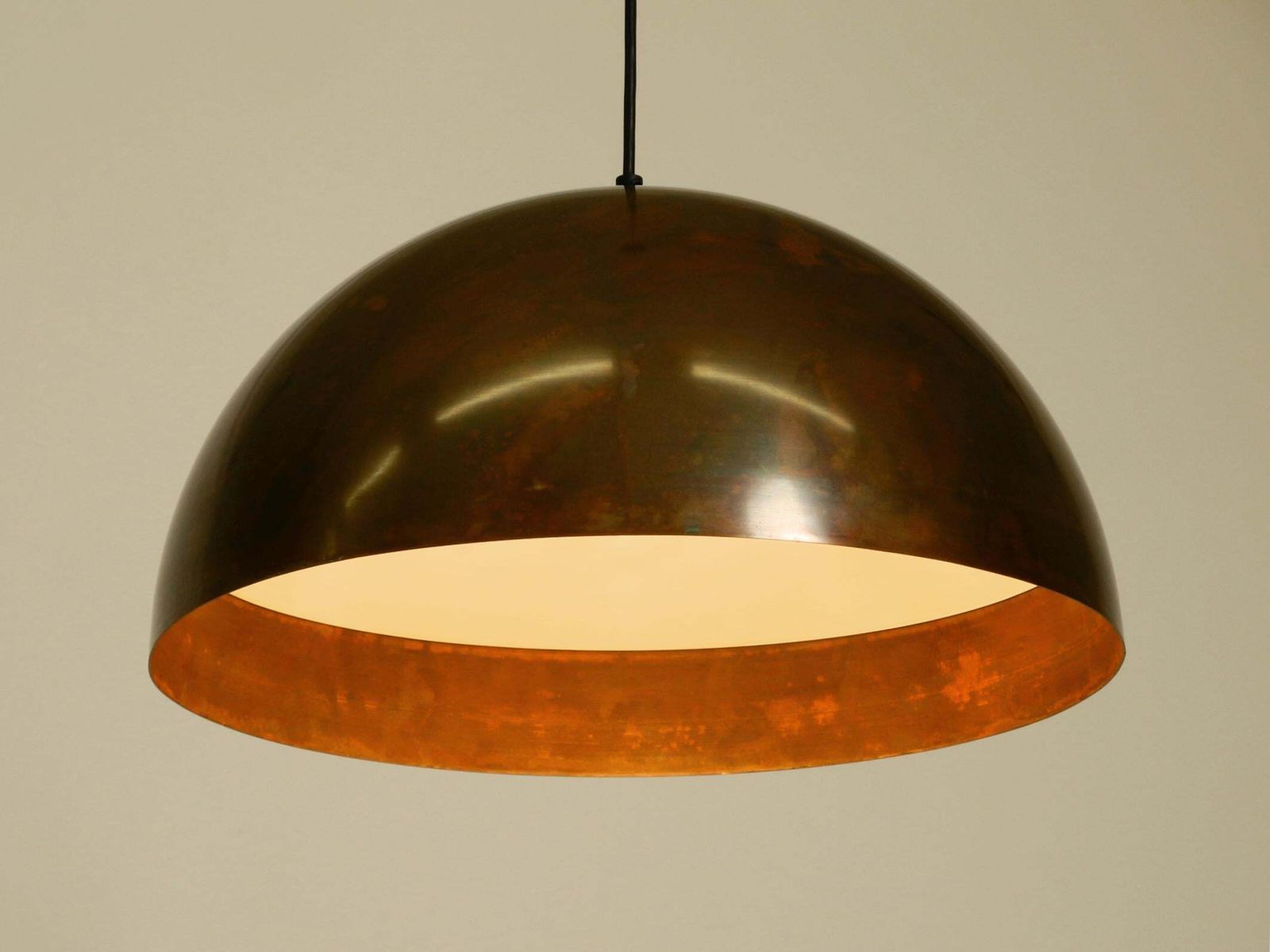 Grote Space Age hanglamp uit de jaren 1960 met koperen kap – Beisl Leuchten photo vintage