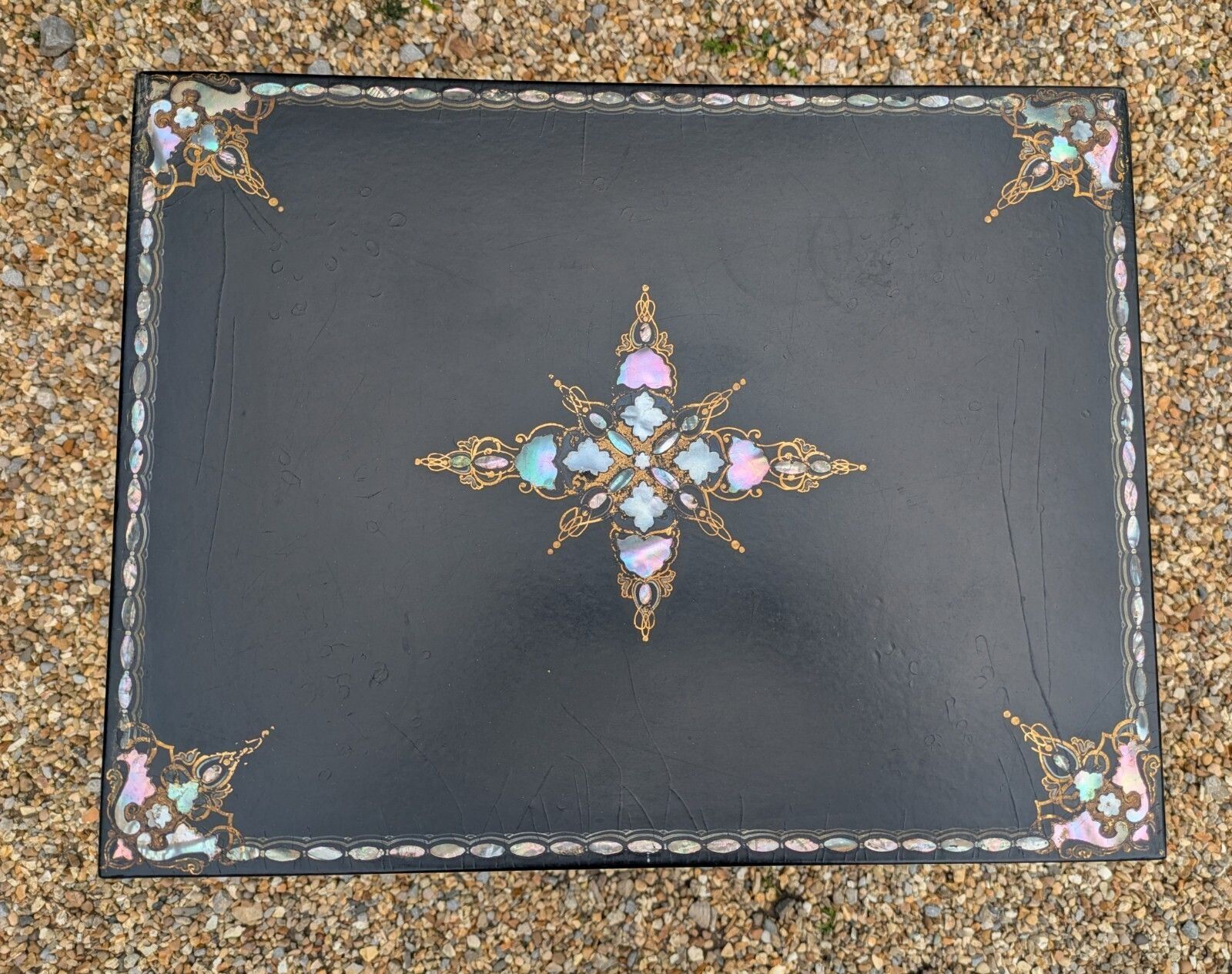 Nest Of Three Lacquer Tables Mother Of Pearl photo 395.0