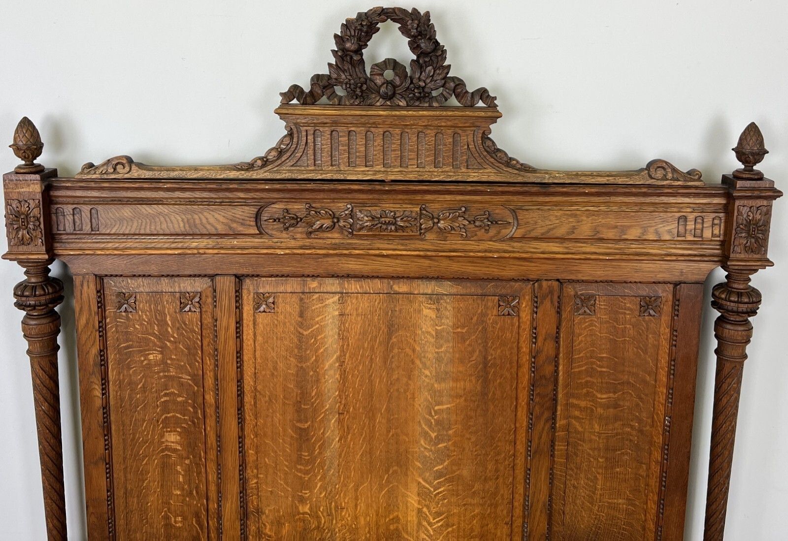 photo vinterior Bed Antique French Style Oak Double Bed Frame Carved Headboard Lot 6151