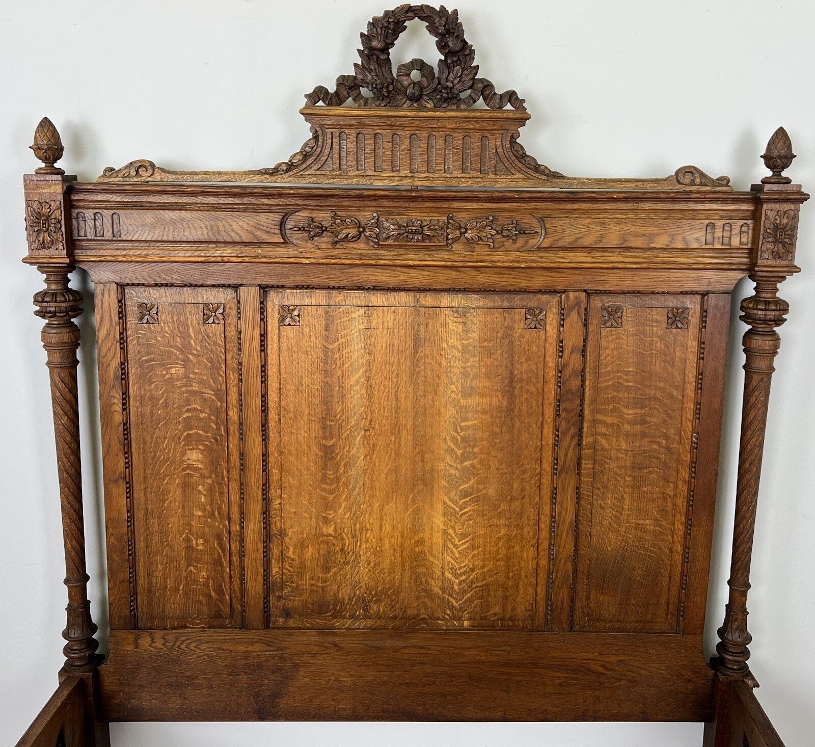 photo vintage Bed Antique French Style Oak Double Bed Frame Carved Headboard Lot 6151