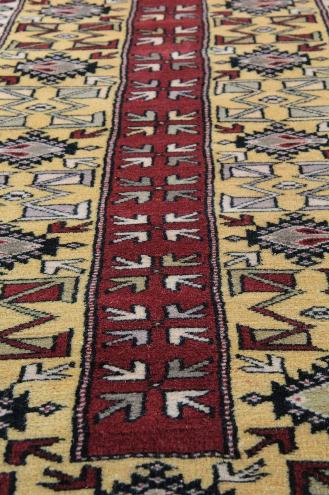 Tapis de couloir vintage Milas turc à motifs géométriques, rouge, en laine. photo furniture