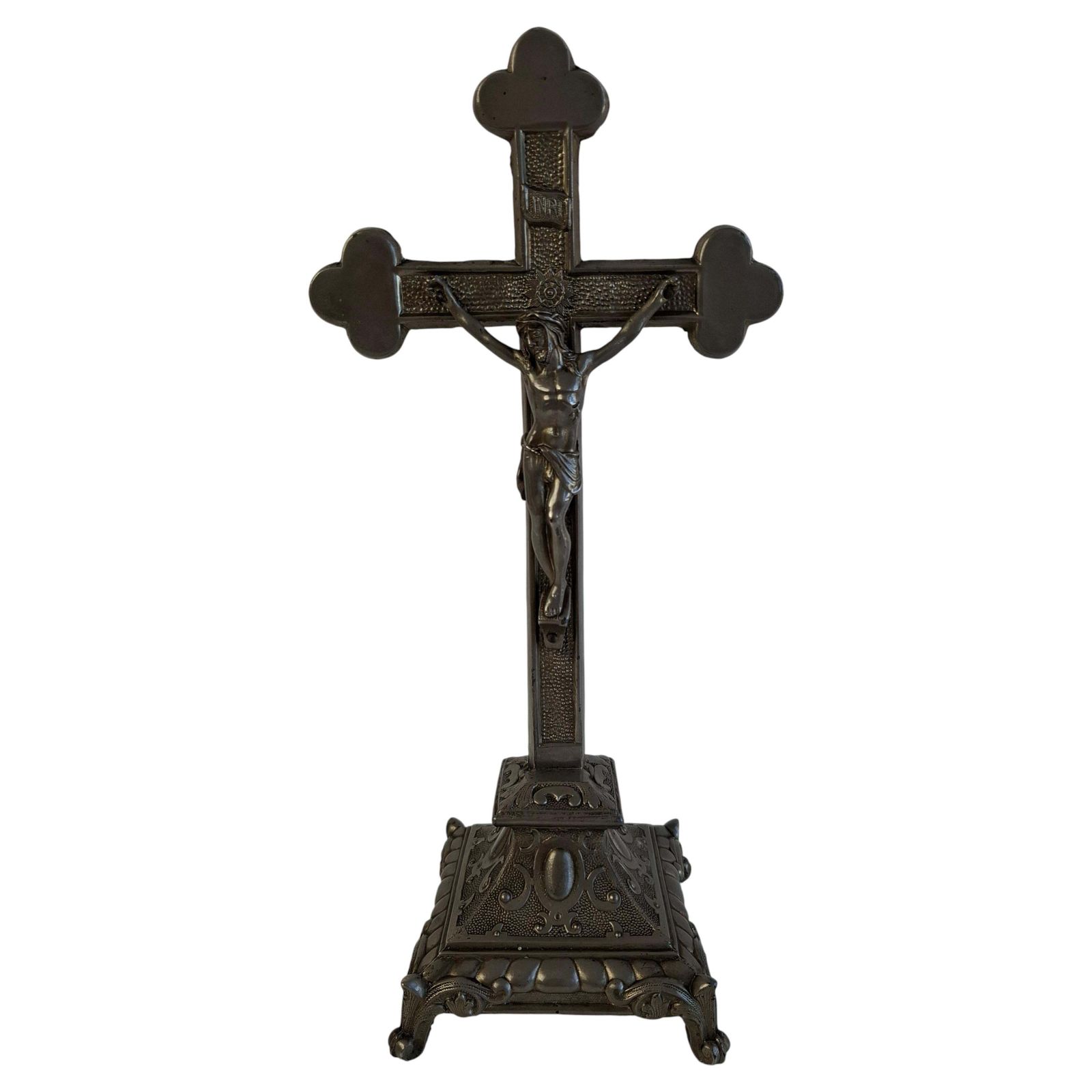 Crucifix de table néo-gothique d'époque en fonte, Tchécoslovaquie, vers 1900