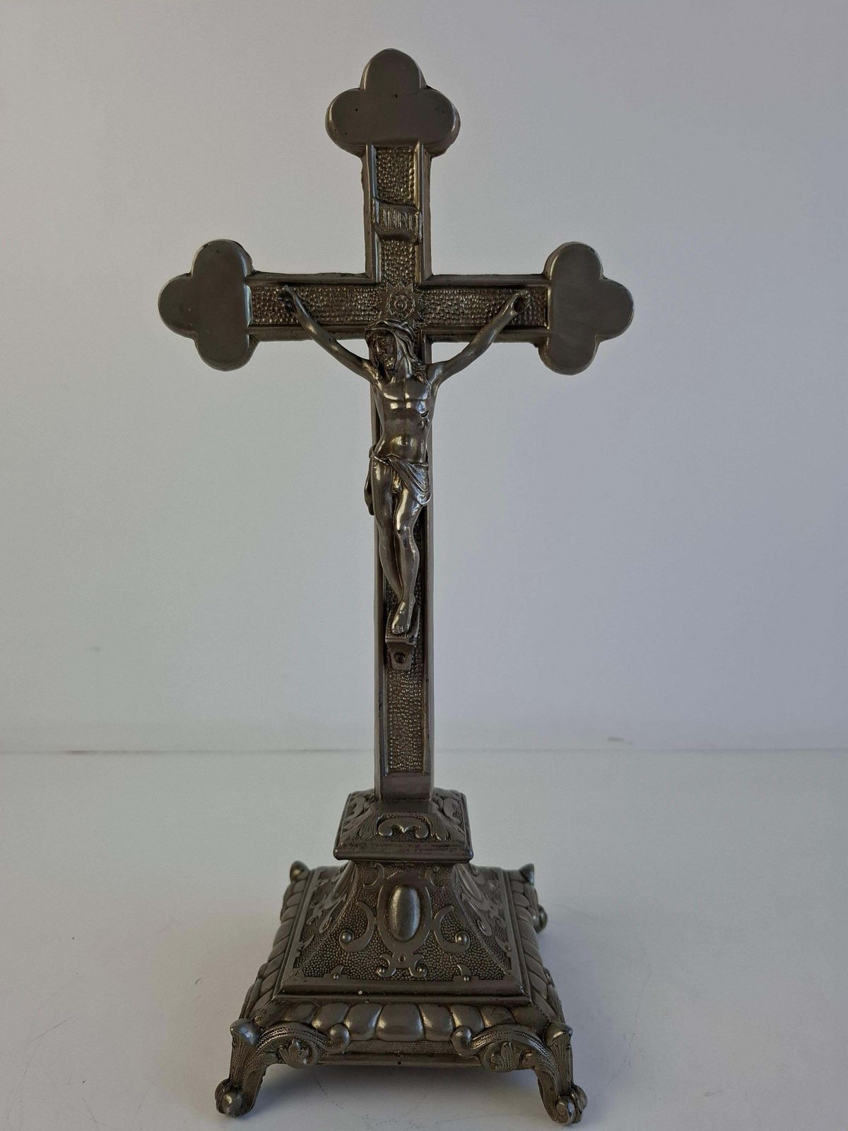 photo buy Antiek Tsjechoslowaaks neogotisch tafelkruis in gietijzer, ca. 1900