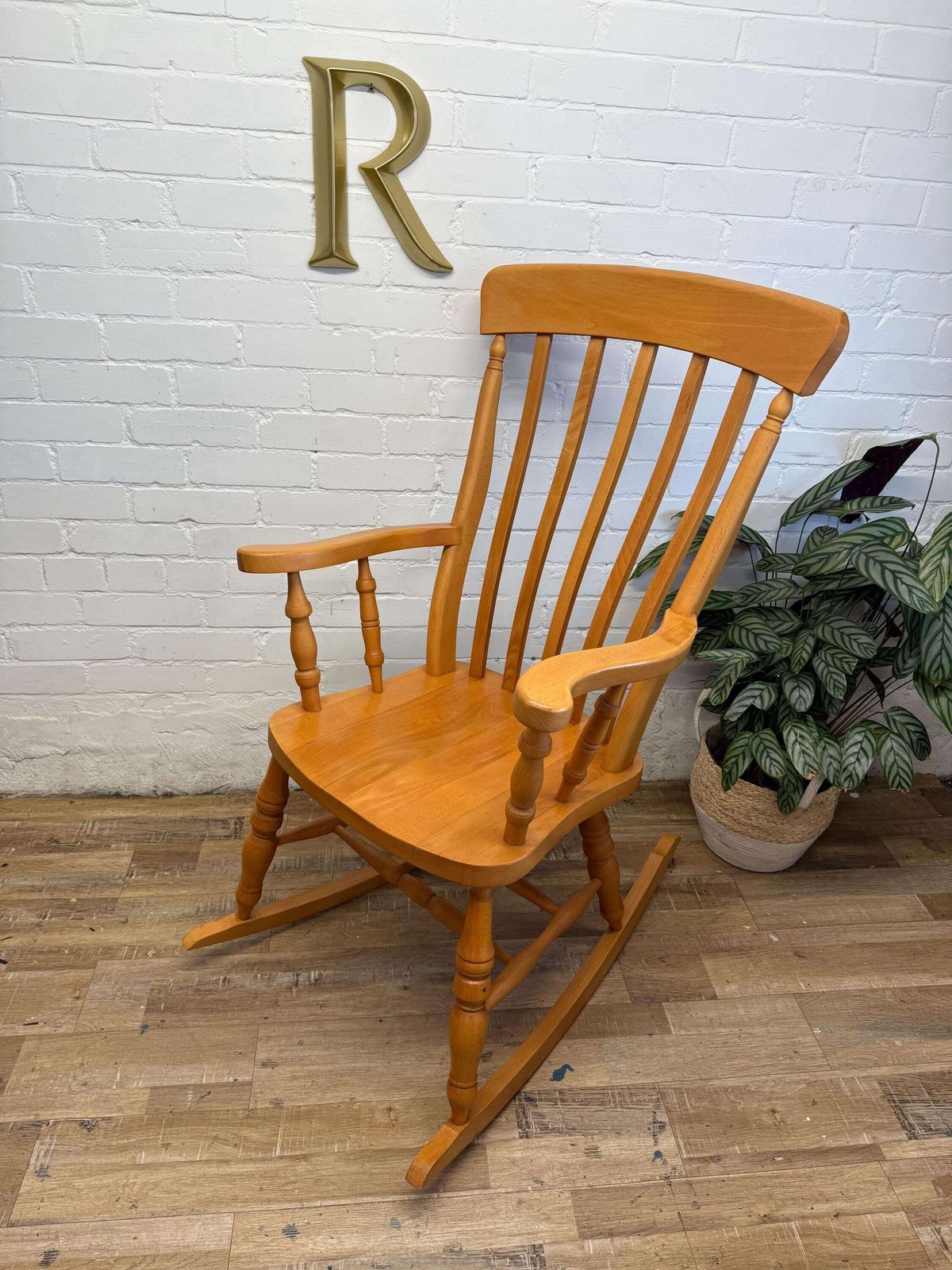 photo vinterior Vintage Cpw Furniture Windsor Rocking Chair – Solid Beech – Made In England.