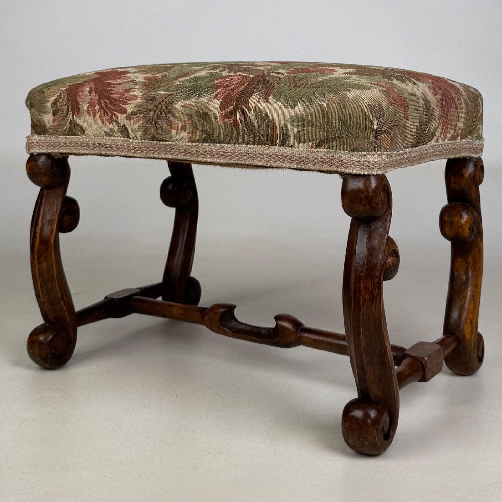 Antique 20th Century Edwardian Tapestry Stool In Walnut ( Af 5901 ) photo furniture