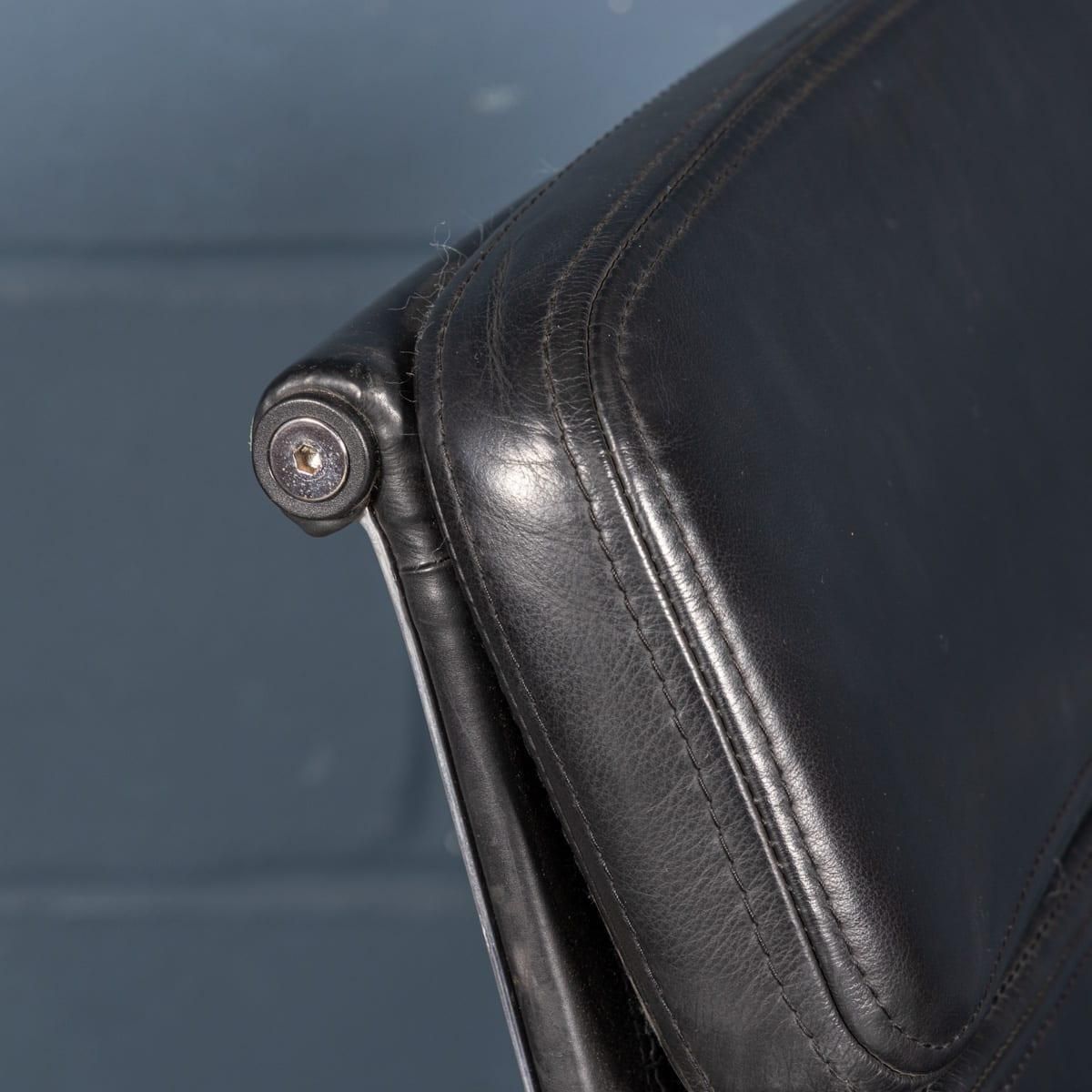 photo vinterior Vintage 20thc Ea217 Chair In Black Leather By Charles And Ray Eames For Icf