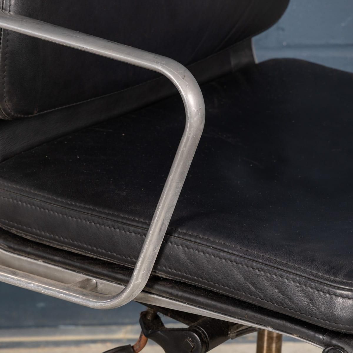 photo vinterior Vintage 20thc Ea217 Chair In Black Leather By Charles & Ray Eames For Icf