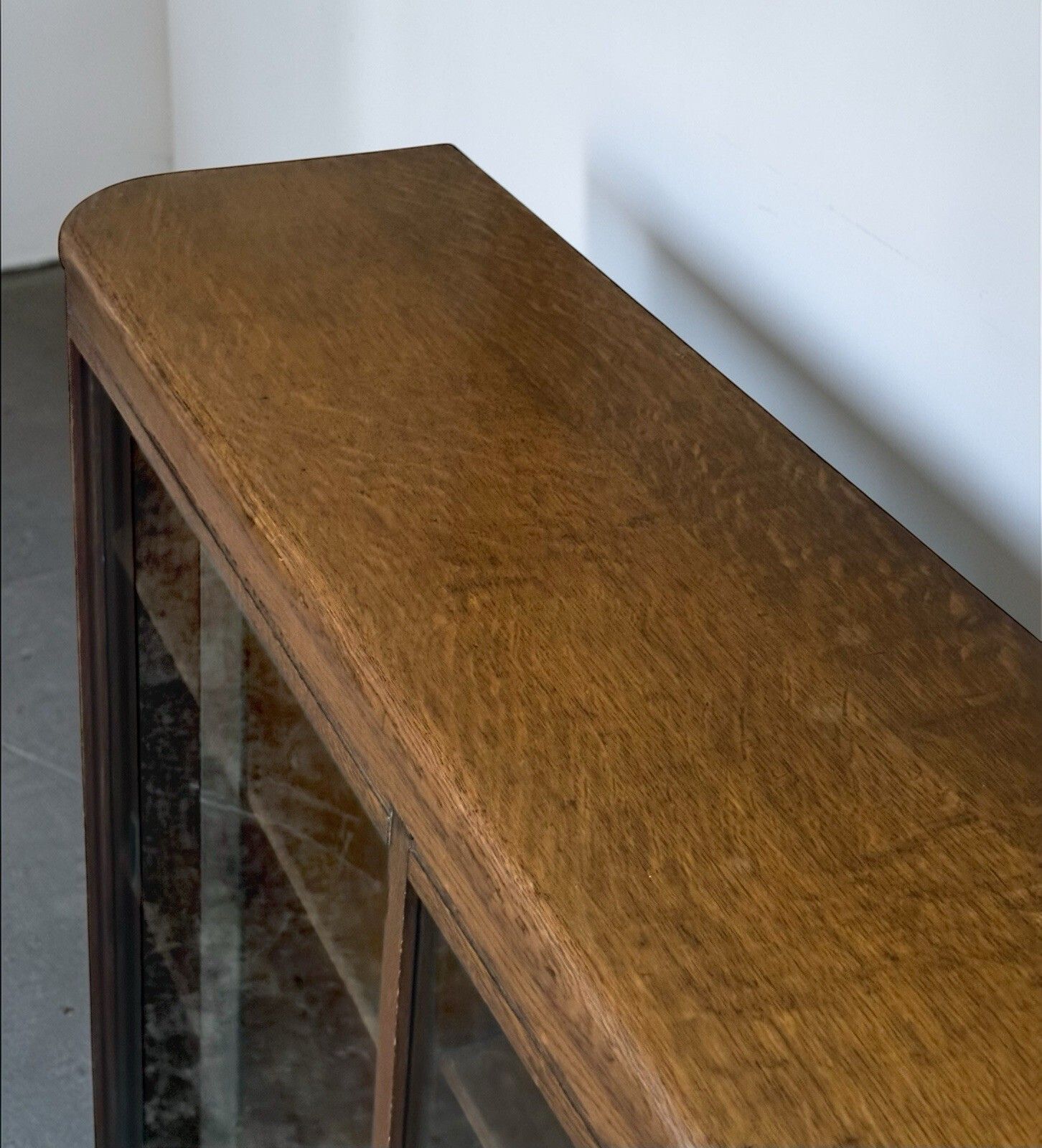 photo vintage Antique Solid Oak Bookcase Art Deco Curved Odeon Style C1930s Superior Quality